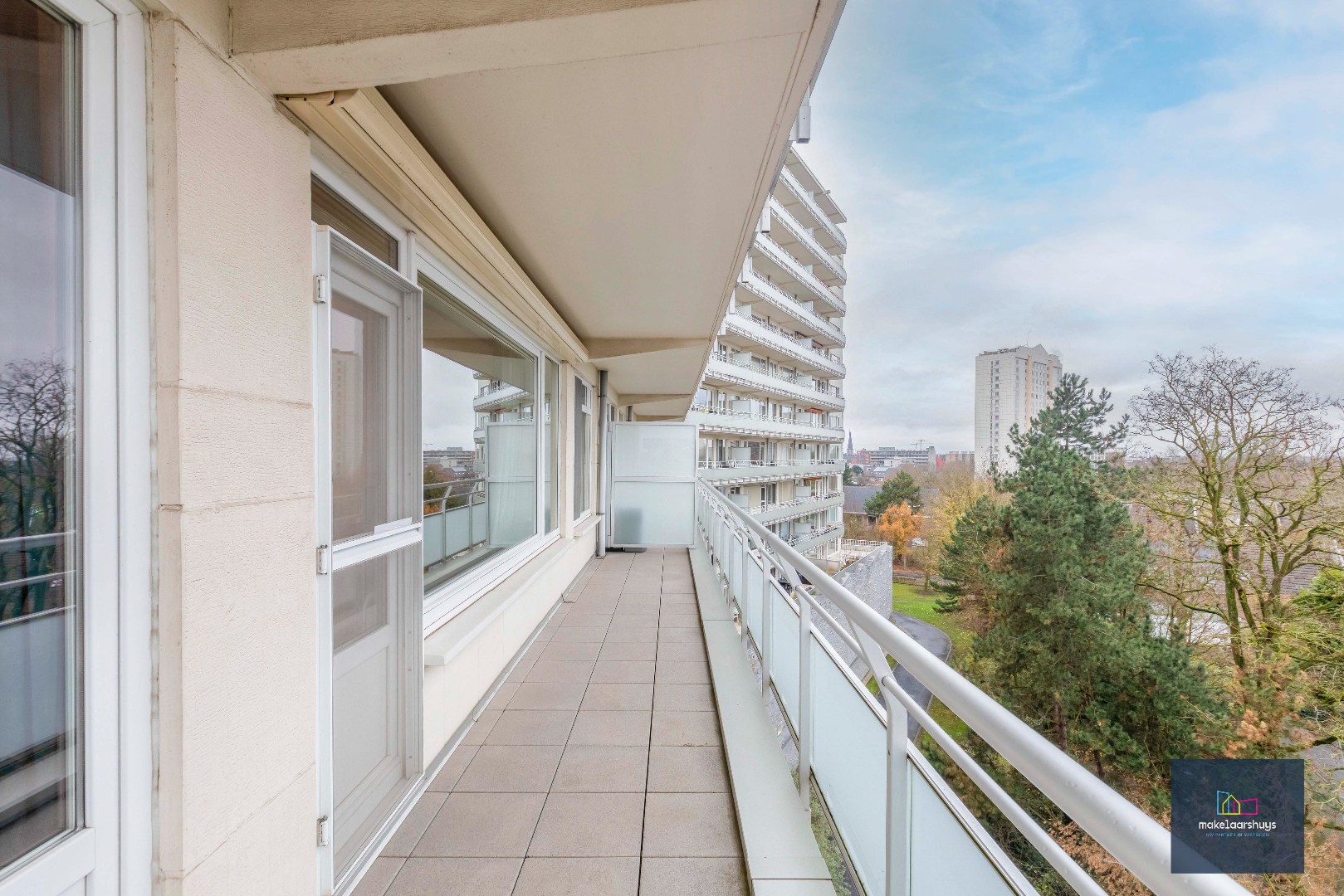 Mooi 3 slaapkamerappartement met parkeerplaats nabij Gent -Sint-Pieters 