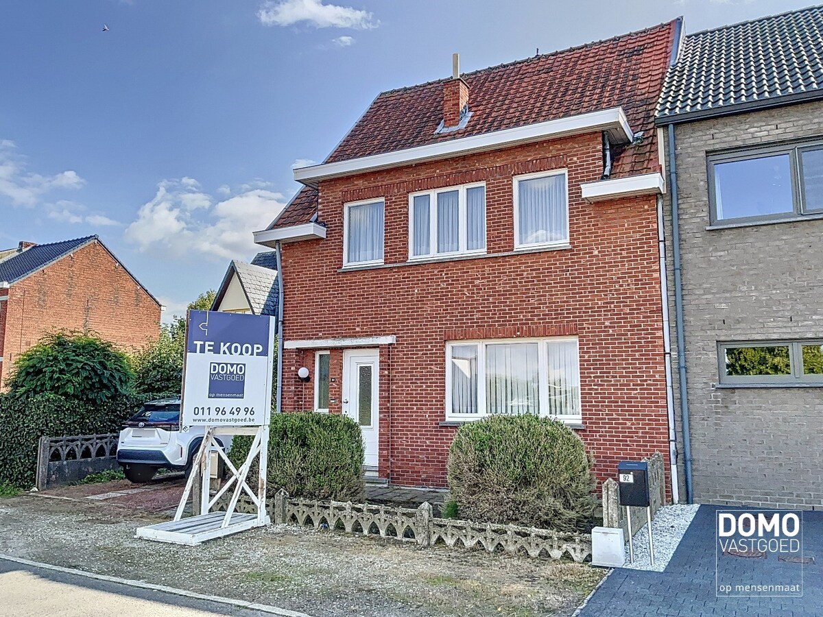 TE RENOVEREN HALFOPEN WONING MET TUIN EN GARAGE OP 8A 67CA TE KURINGEN 