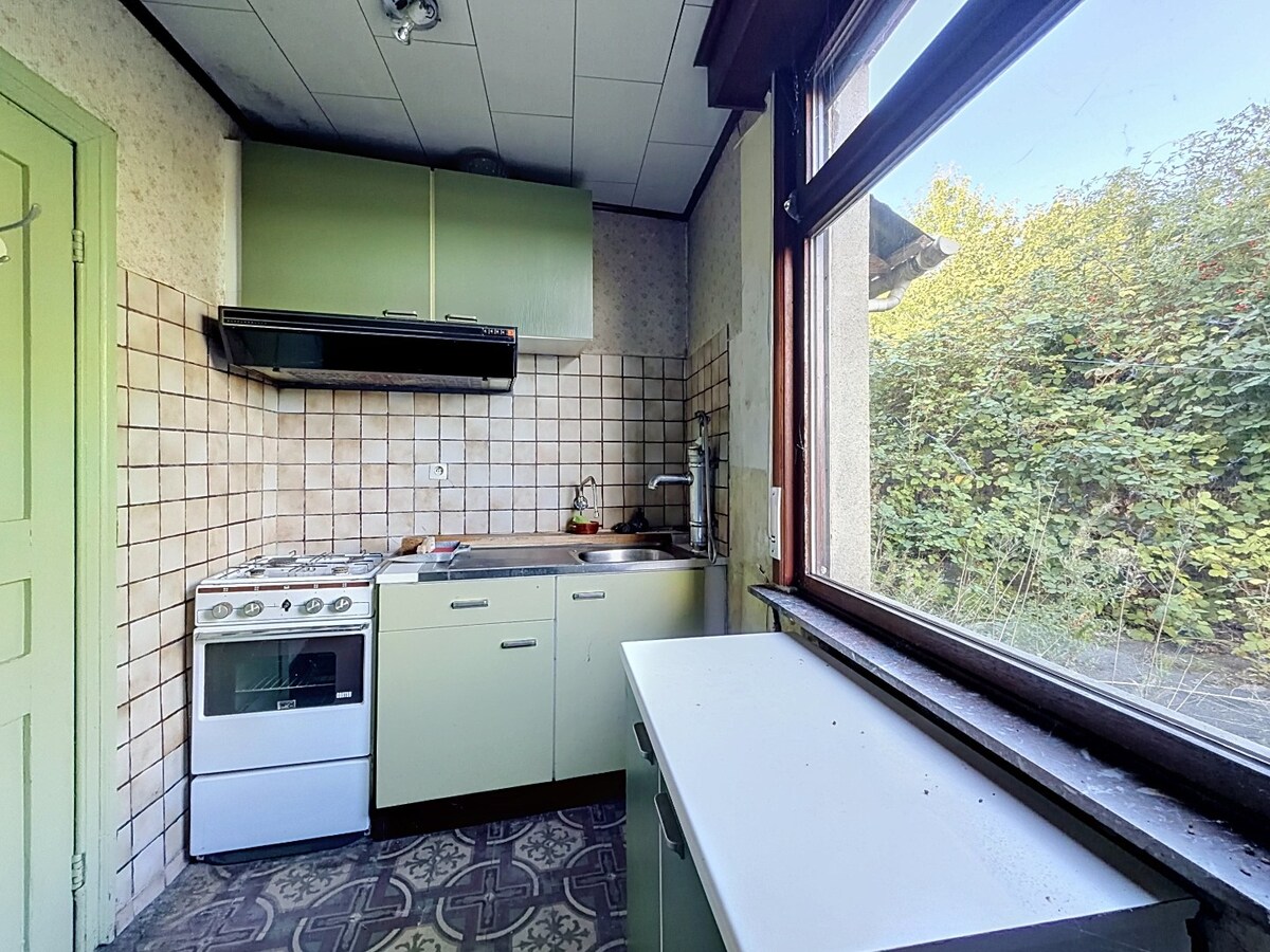Te renoveren/te slopen woning met zicht op agrarische gebieden te Zwalm 