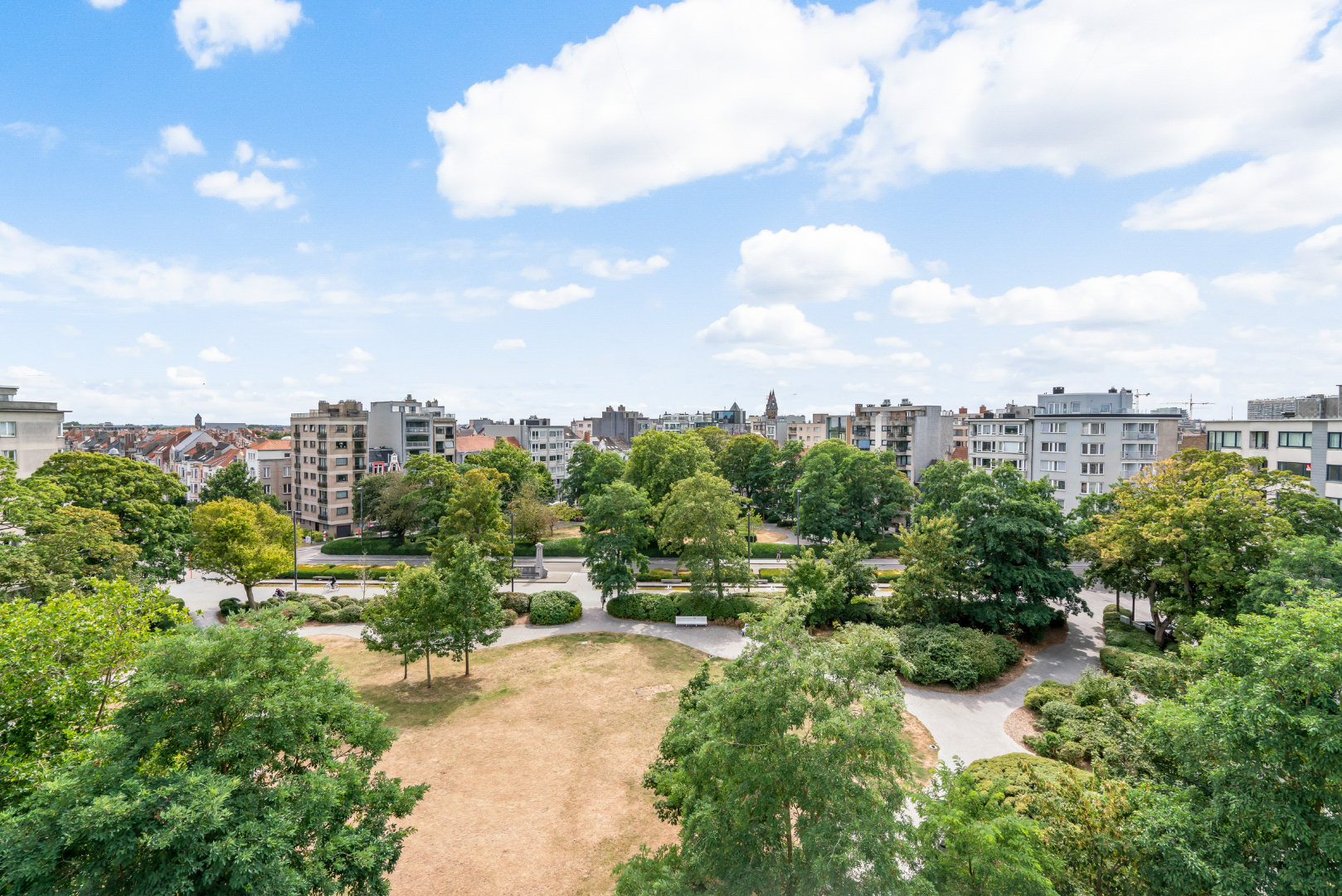 RUIM 2 SLAAPKAMER APP. MET ZICHT OP HET PARK 