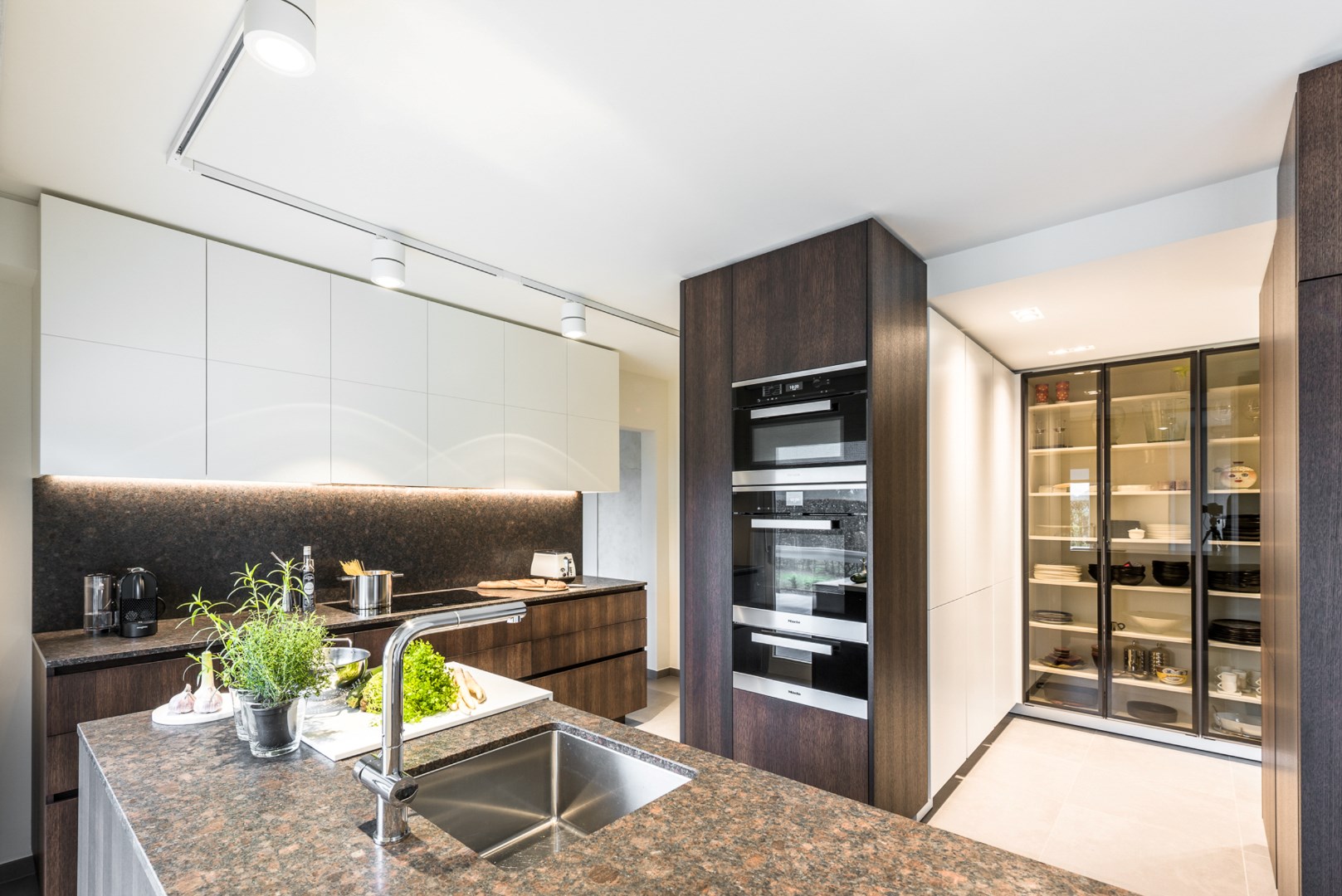 Luxueuze en degelijke leefkeuken met veel kastruimte