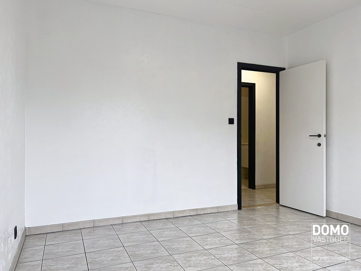 RUIM APPARTEMENT MET 3 SLAAPKAMERS EN TERRAS TE HASSELT 