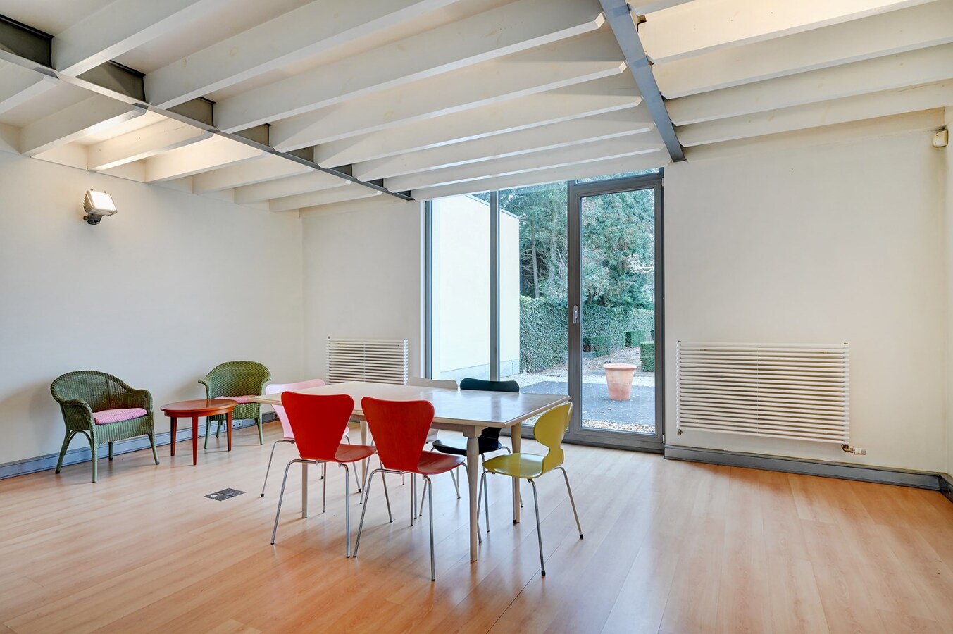 GOED GELEGEN KANTOORGEBOUW TE HERK-DE-STAD met DIVERSE DOELEINDEN 