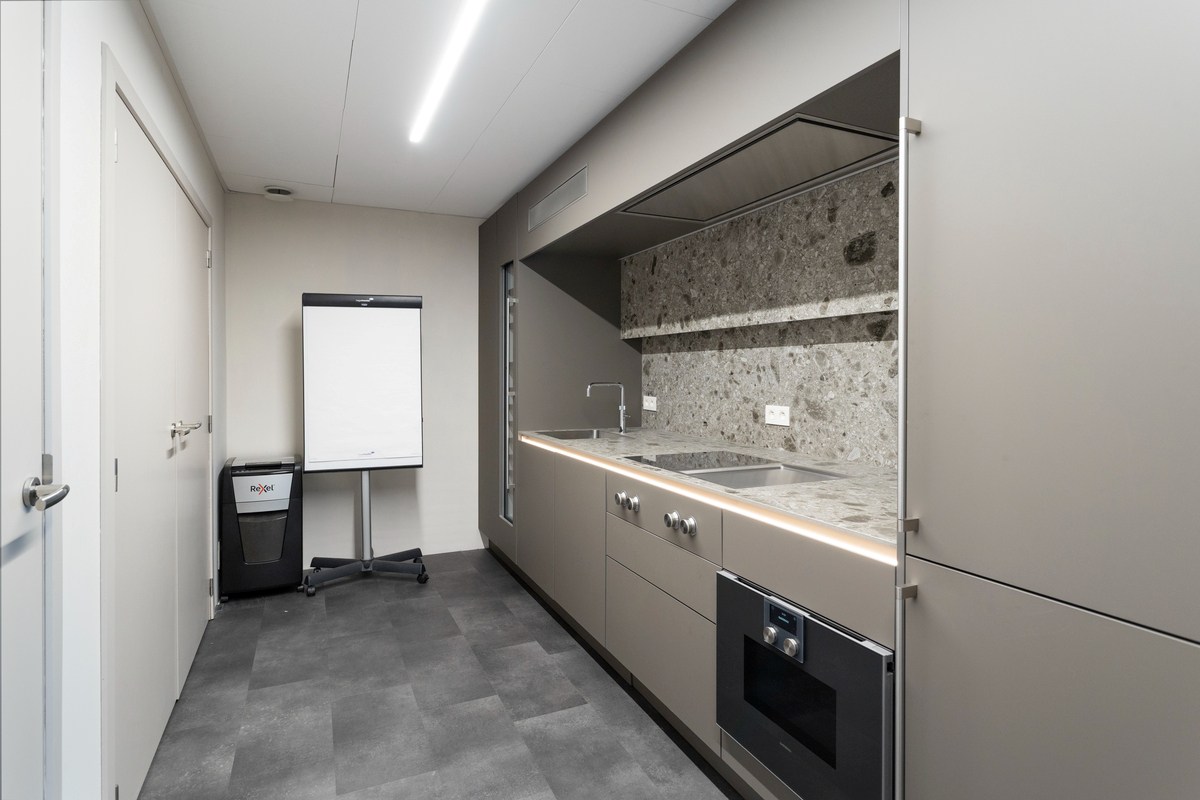 Kantoorpand met handelsruimte te koop nabij Mechelen station