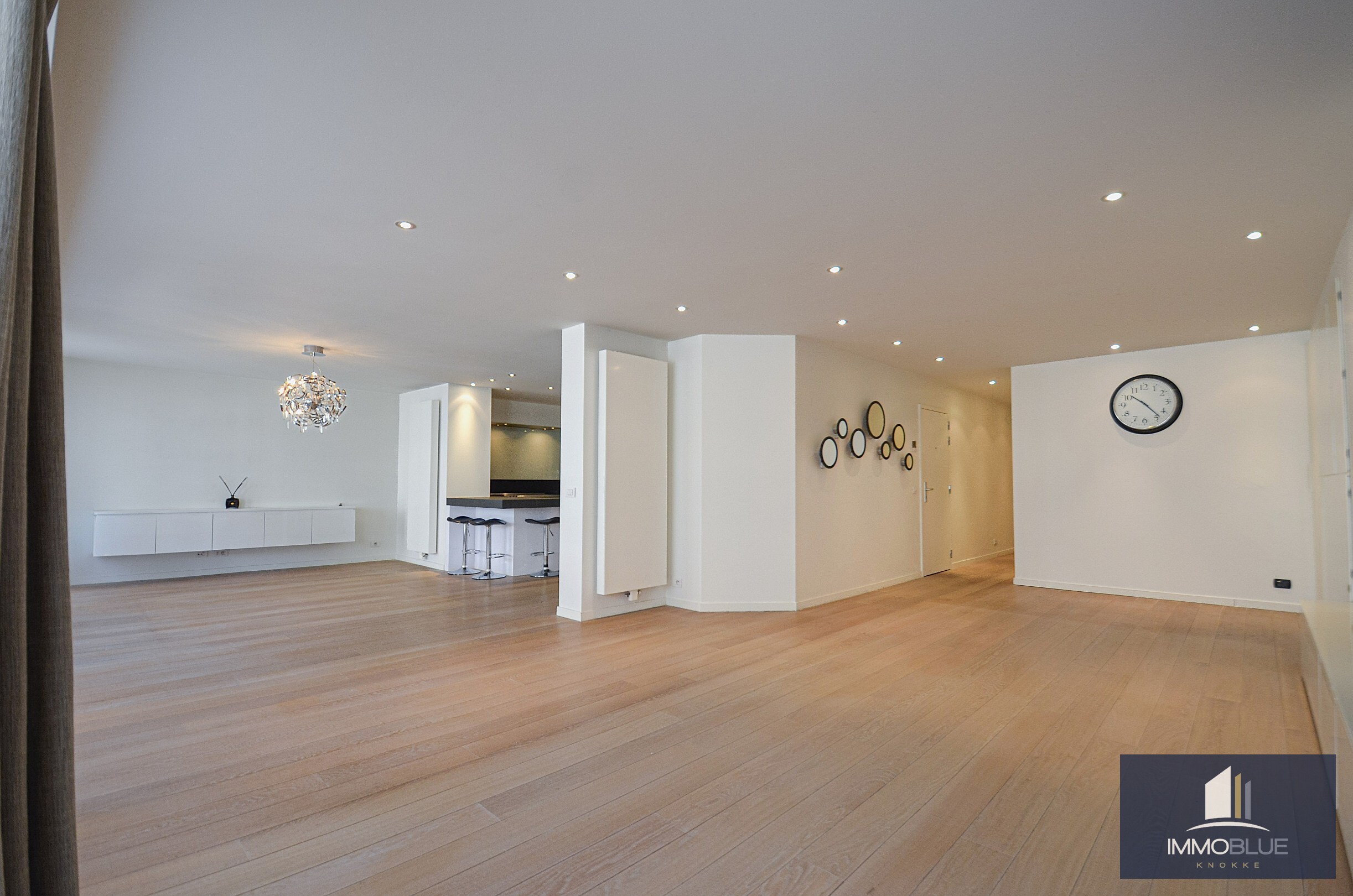Topaanbieding – Uitzonderlijk ruim appartement gelegen in een stijlvolle residentie. 