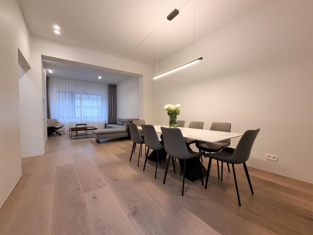 Subliem gerenoveerde woning met 5 slaapkamers &amp; 3 badkamers - Heist 