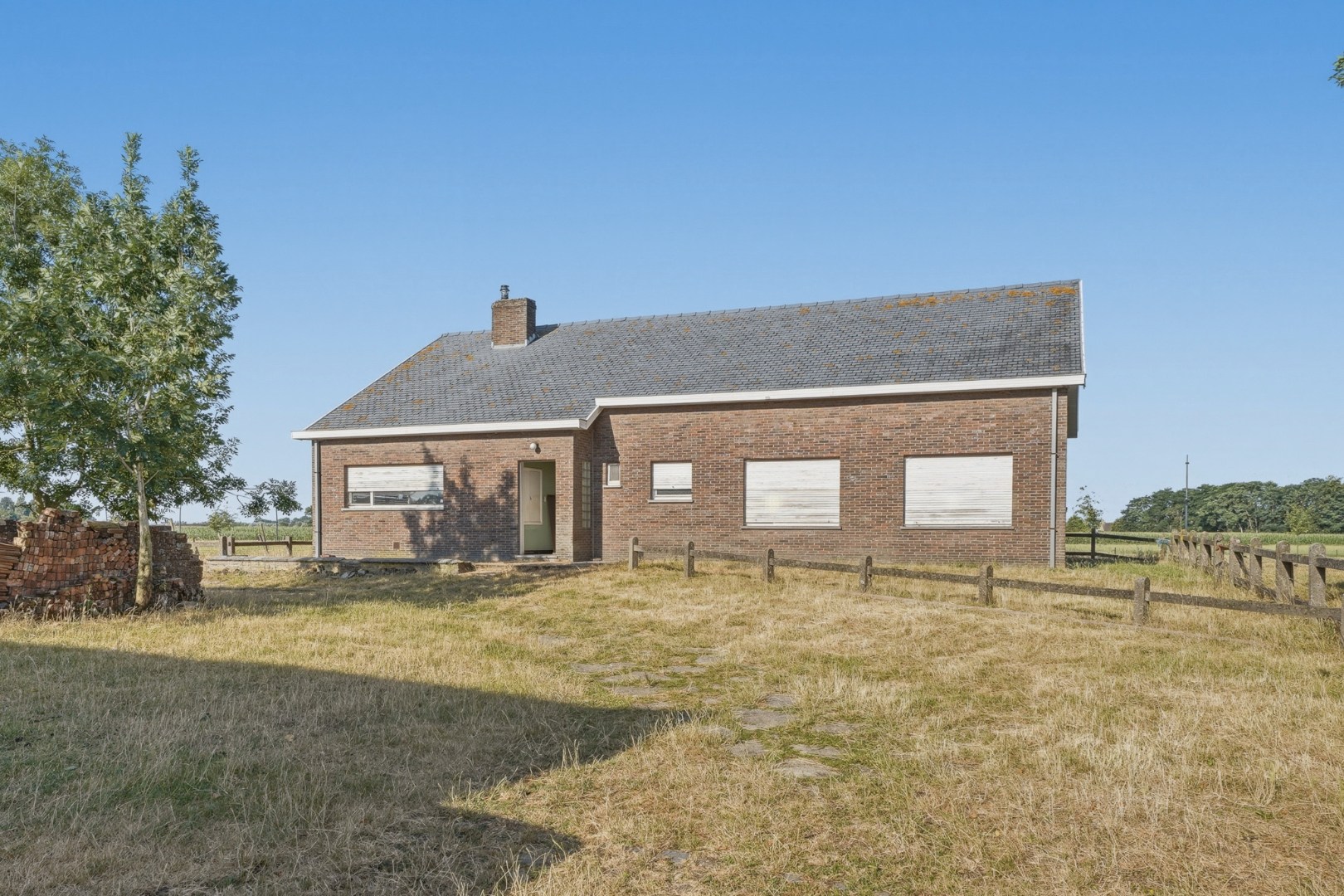 Hoeve "De Roeste Scheure" op een perceel van ca. 12.762 m² te Zedelgem 