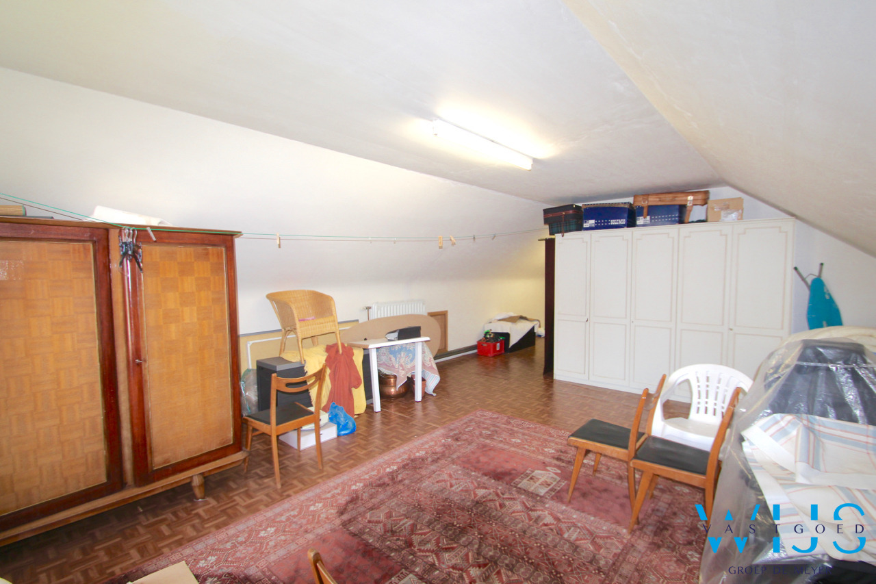 Prachtige instapklare en ruime woning op 1547m²  te OOSTEEKLO 