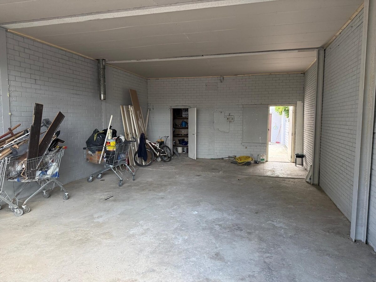 DIT BETREFT EEN WONING MET BIEDEN VANAF PRIJS  € 350.000 K.K. 