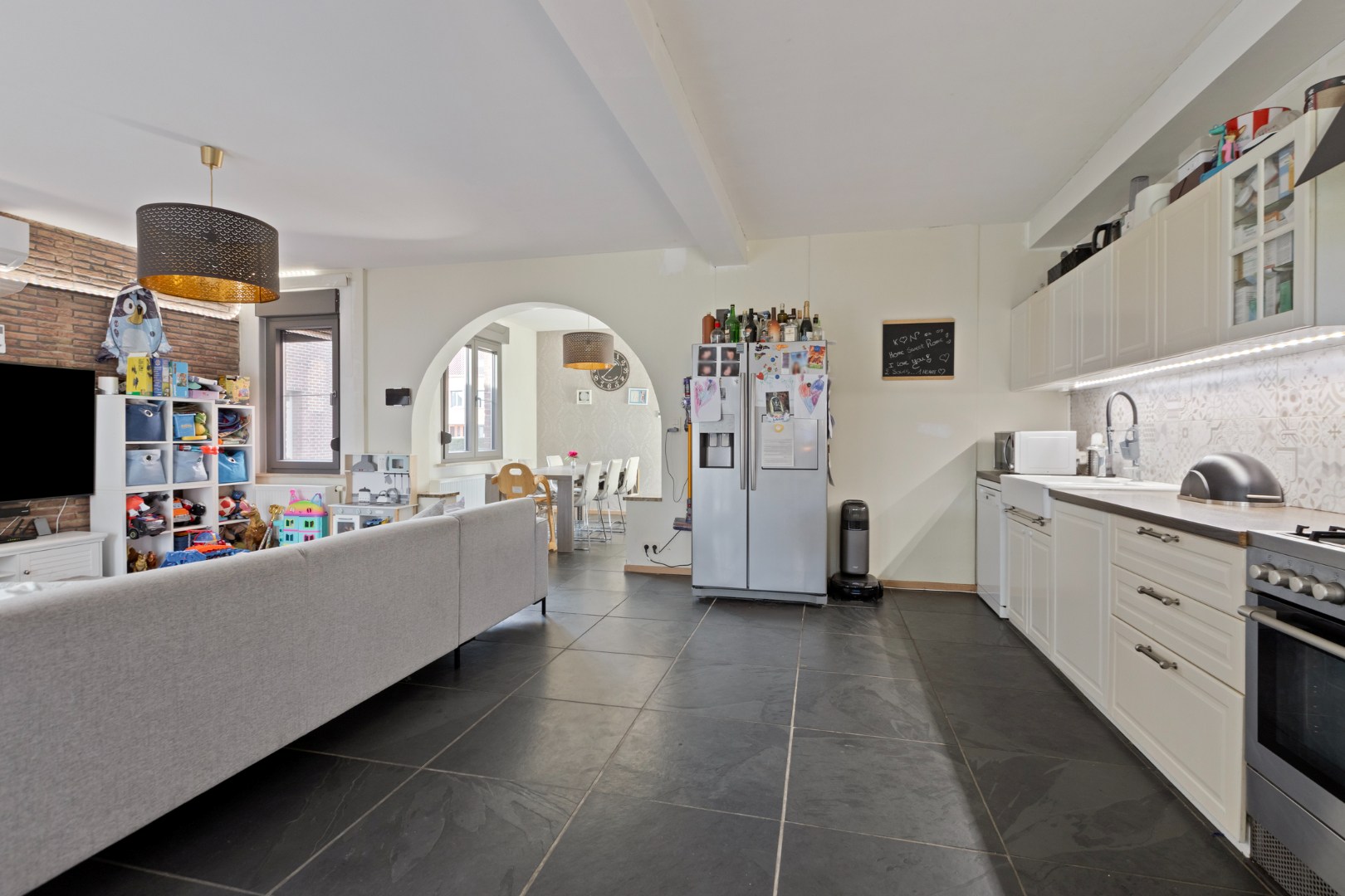 keuken met doorgang eetkamer