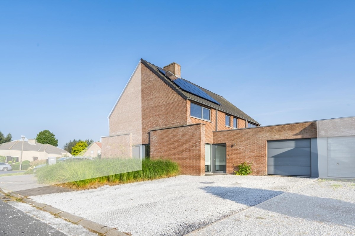 Rustig gelegen gezinswoning met tuin, garage &amp; oprit - Maldegem 