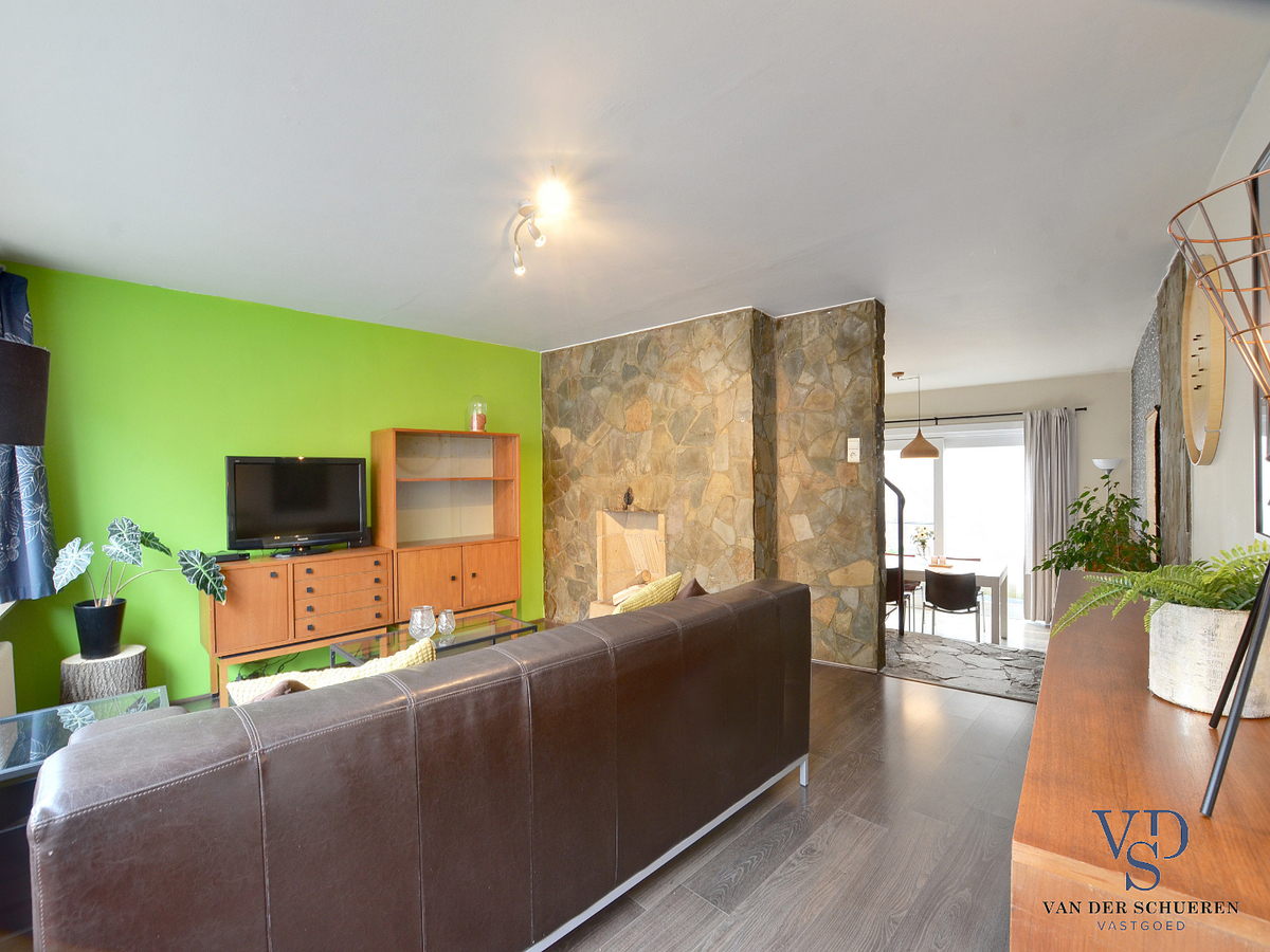 Ruime, degelijke bel-étage nabij Sint-Pieters-station. TOPPER !! 