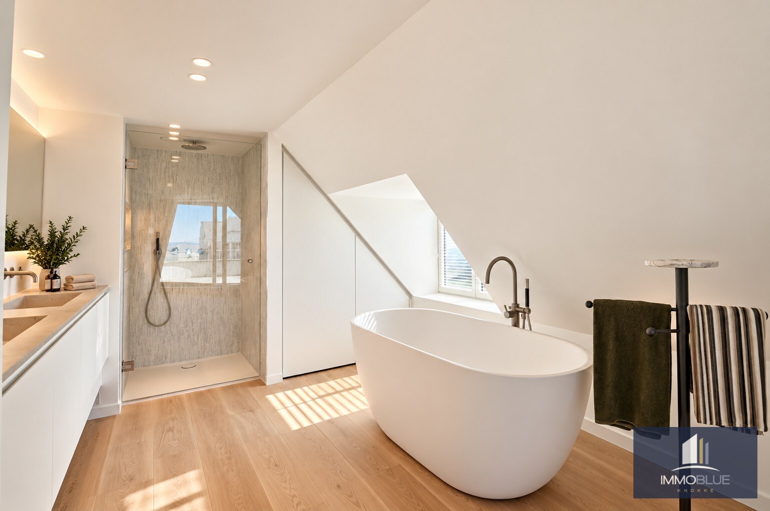 Offre exceptionnelle : Villa entièrement rénovée avec vue frontale sur la mer. 