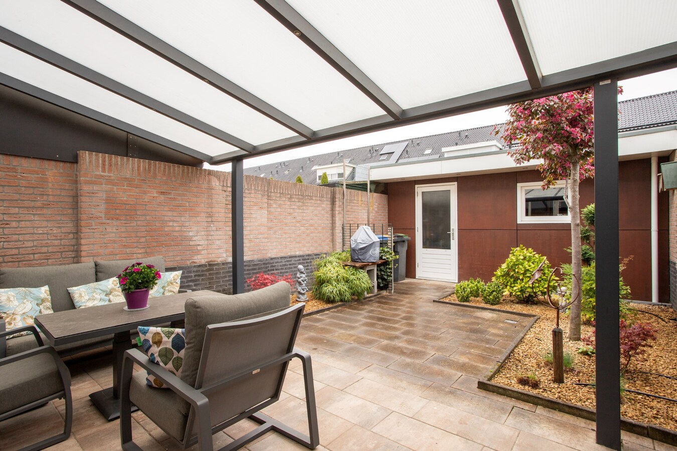 Moderne en royale tussenwoning – instapklaar en energiezuinig! 