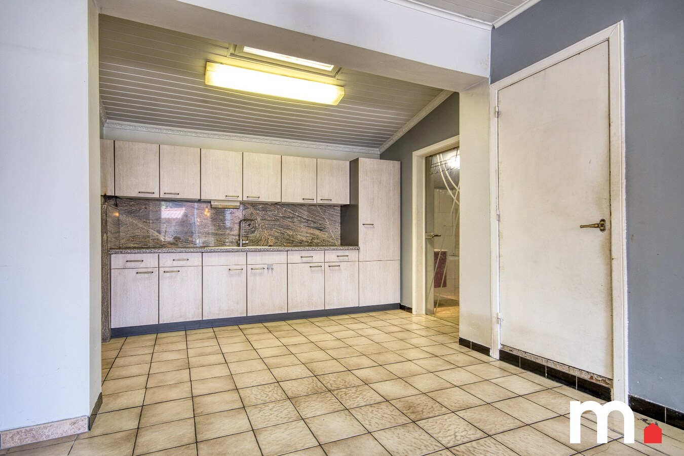 Charmante en ruime woning met grote tuin op 1.218 m² in het gezellige Lendelede met LOODS ! 