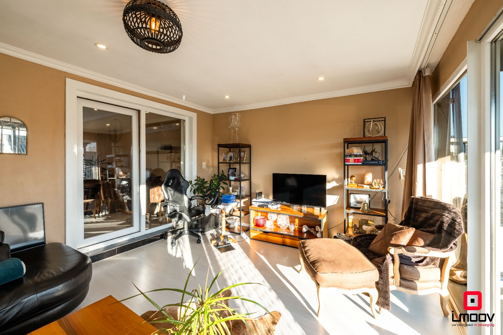 Uniek gemengd pand met commerciële invulling én ruime privéwoning in opkomende buurt van Gent 