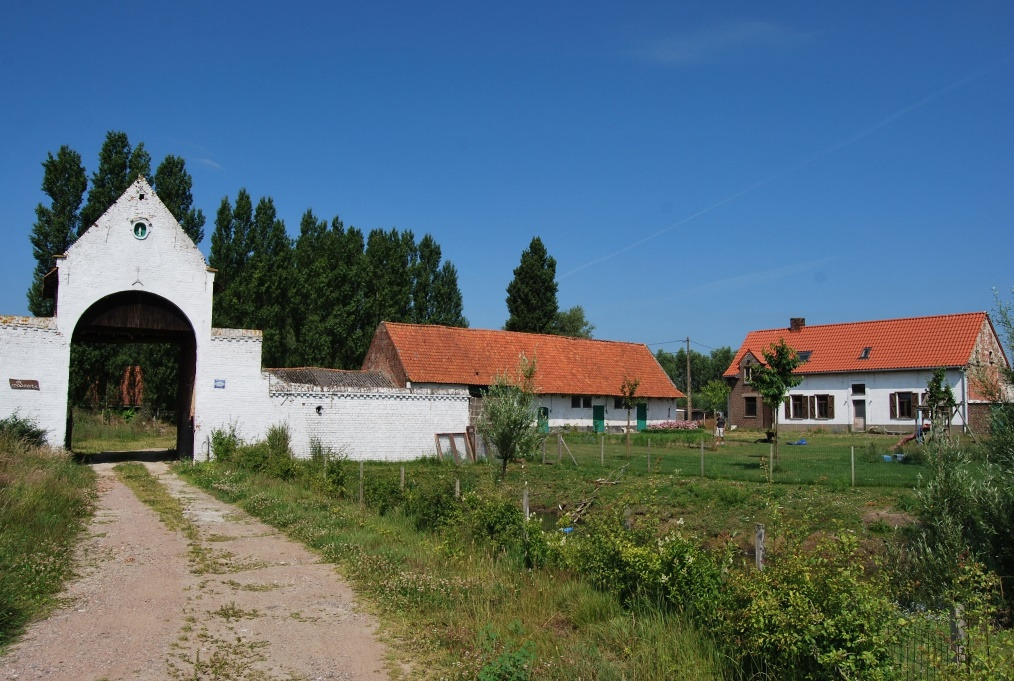 Authentieke, grondig gerenoveerde hoeve op 6470m² te Nazareth 
