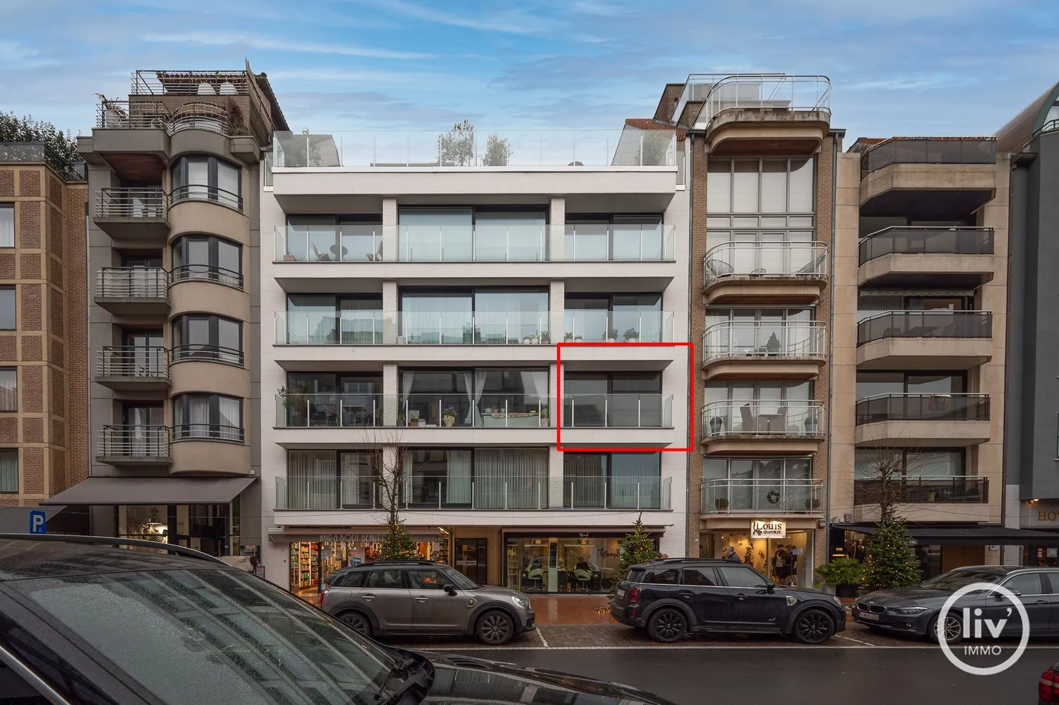 Te renoveren appartement met 3 slaapkamers op een topligging op de Dumortierlaan te Knokke.