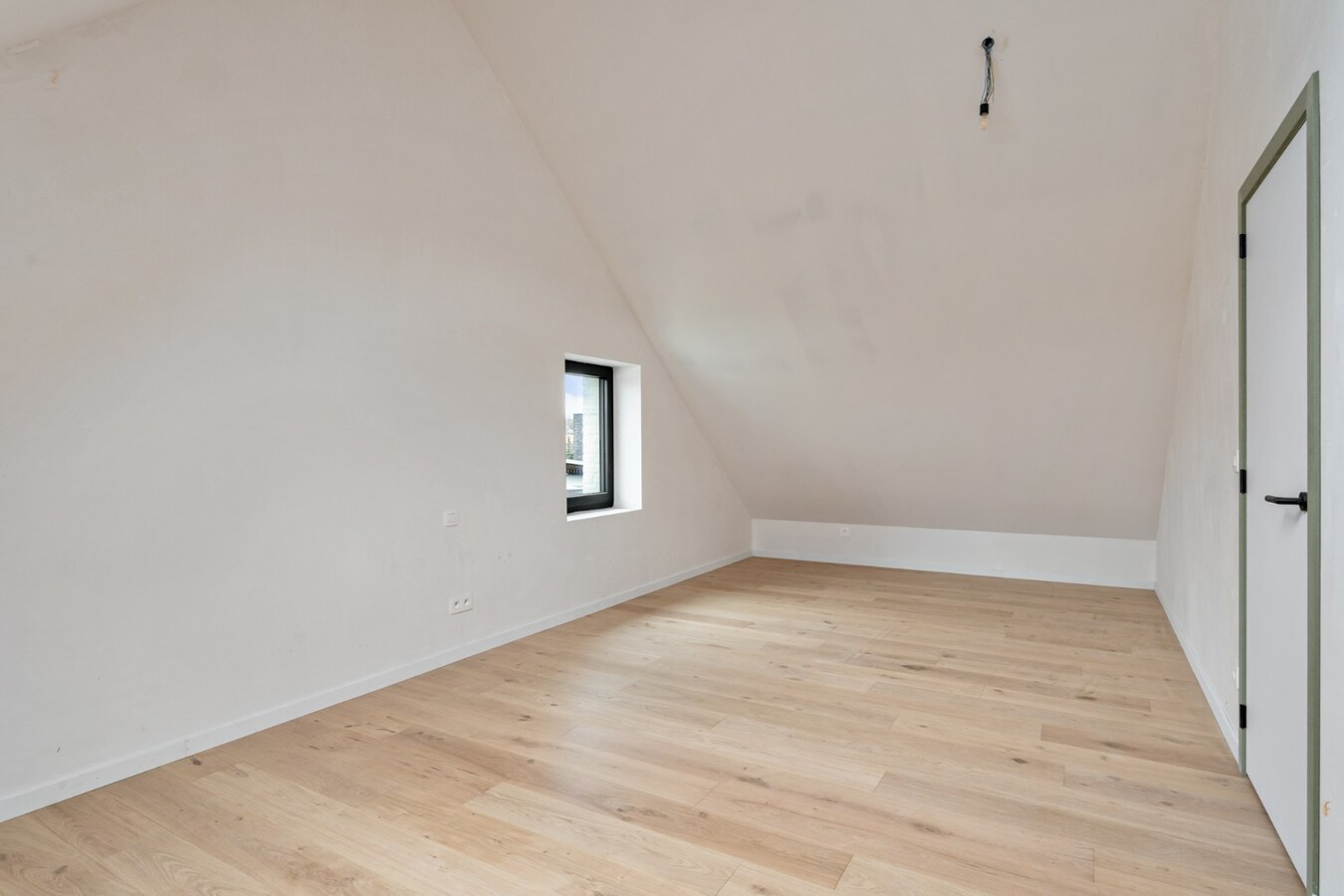 Exclusieve halfvrijstaande woning te koop na transformatie van bestaande hoeve naar 2 BEN-woningen! 