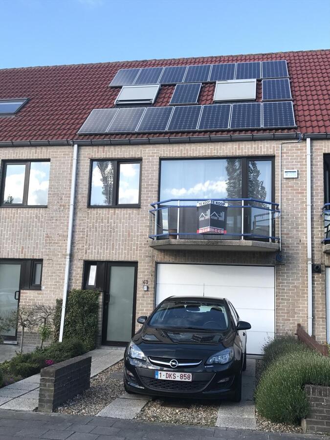 MODERNE BEL-ETAGE WONING MET MOOIE TUIN 