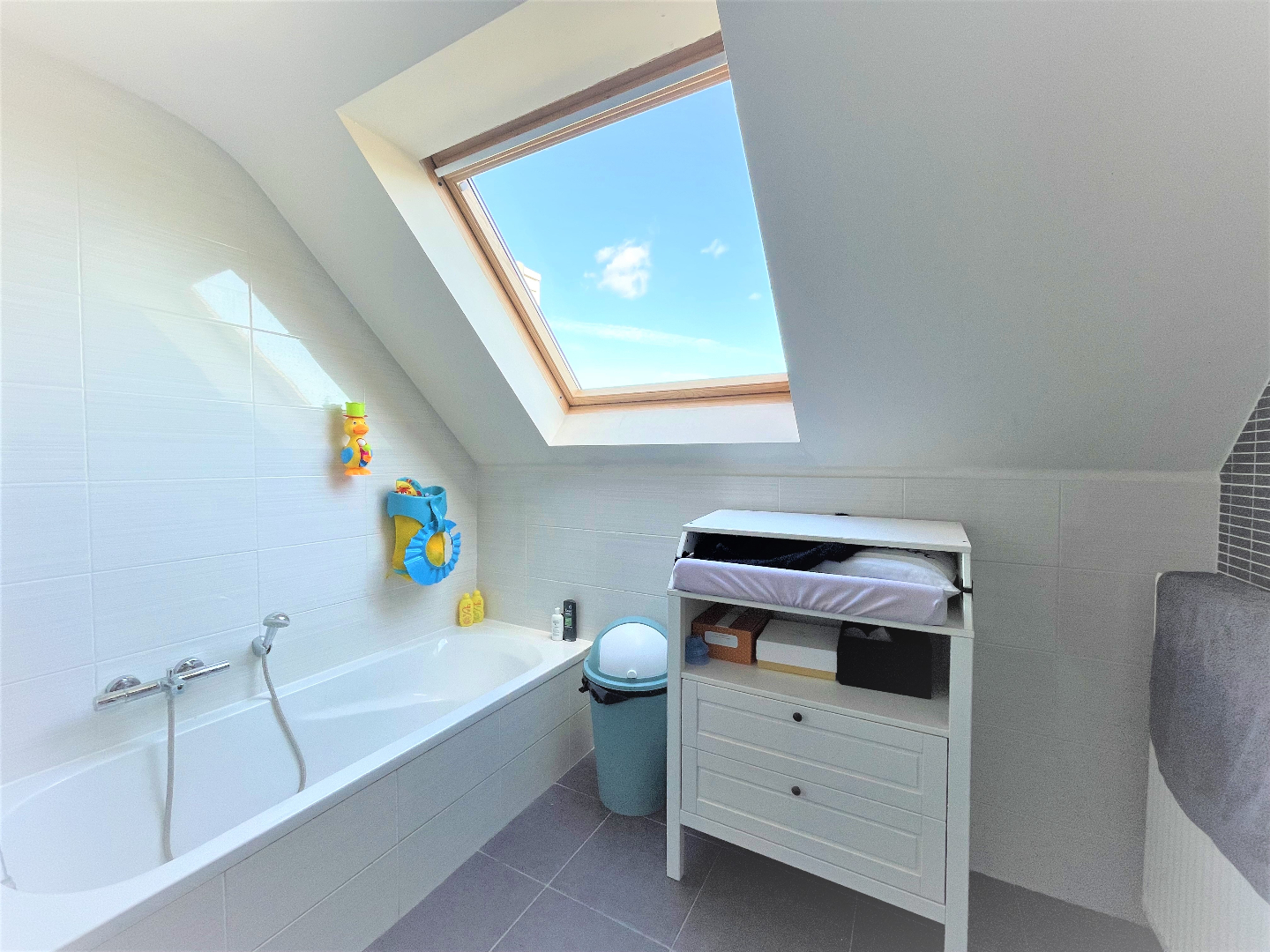 Recente woning met garage en aangename tuin 