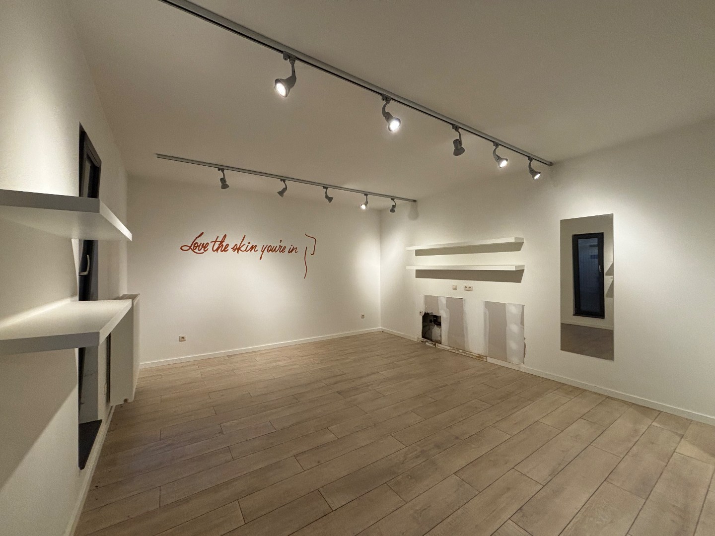 Opbrengsteigendom met 7 appartementen &amp; ruim handelspand in Mol-centrum 