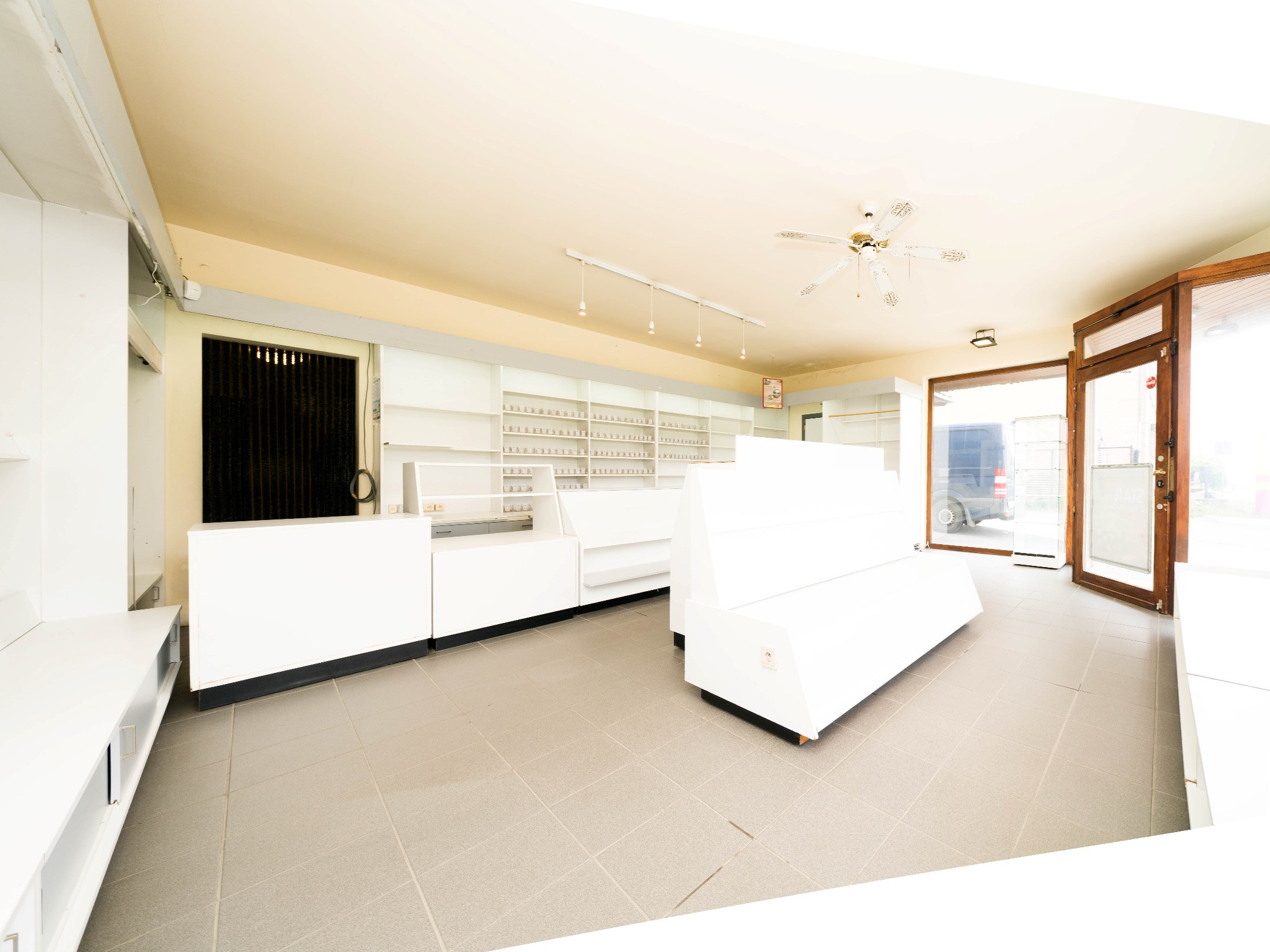 Winkel/kantoorruimte (65m²) op een gunstige ligging 