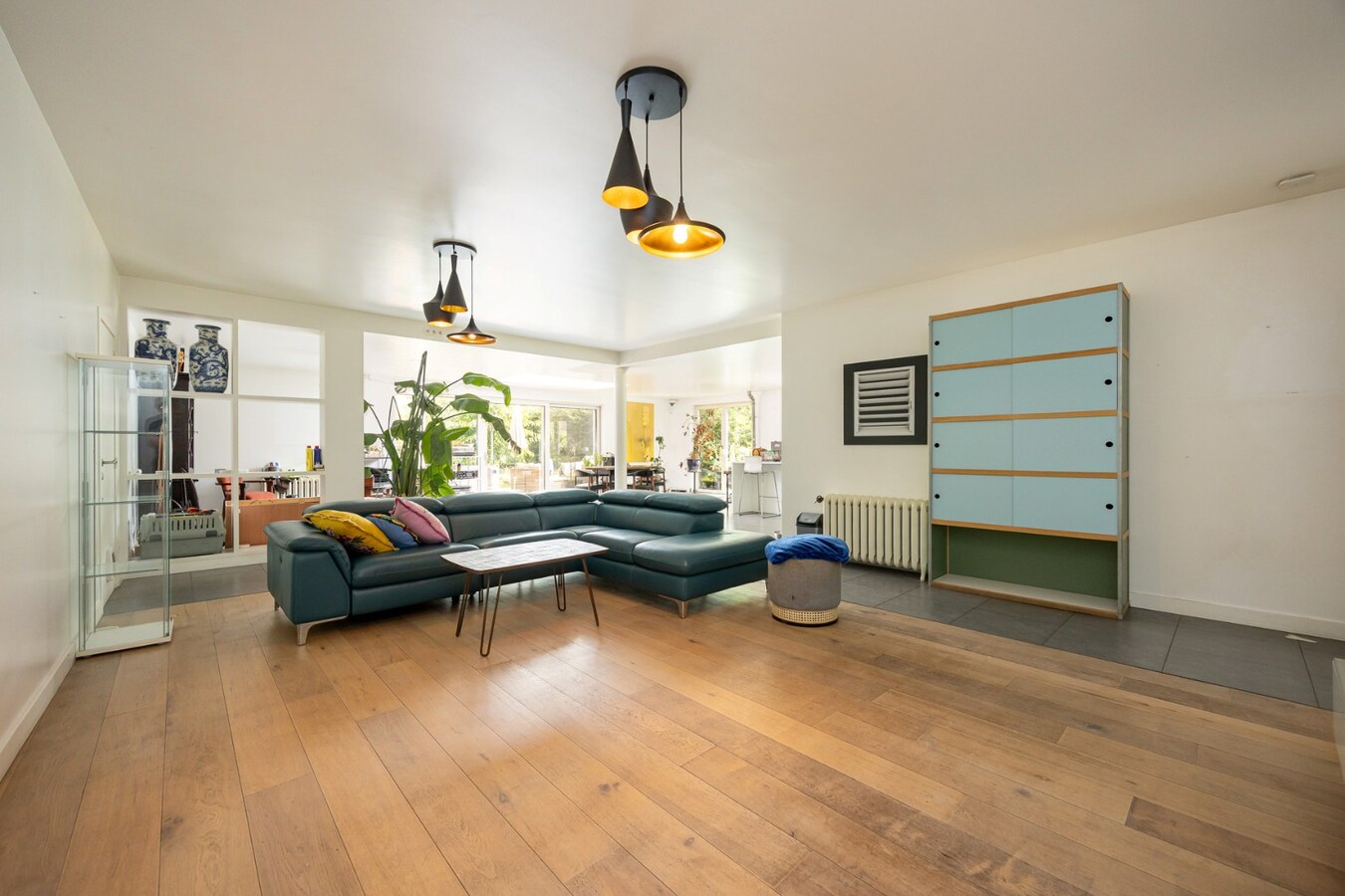 Zeer ruime woning (8 slpk + 8 badkamers) op een perceel van ca. 1.522 m² te Wijnegem/grens Schilde 