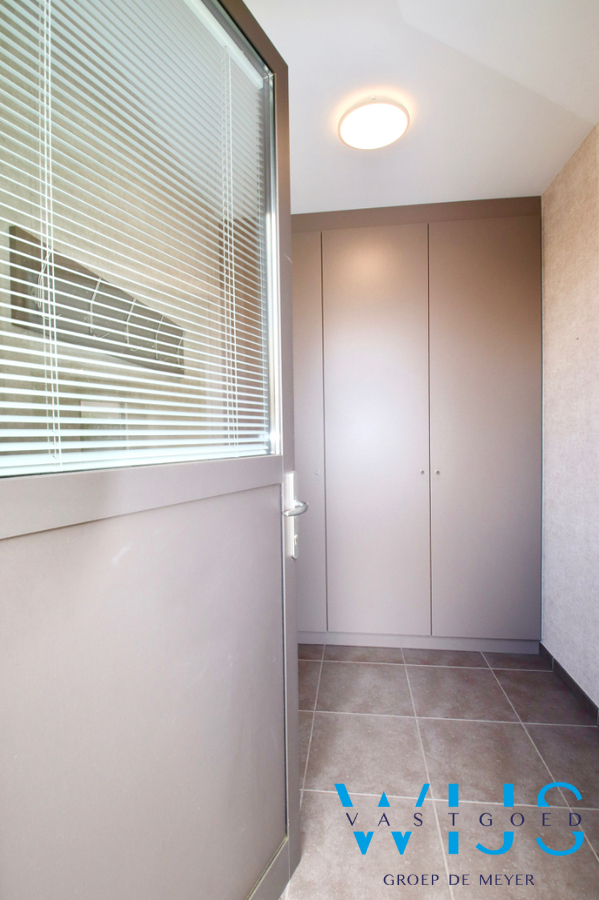 Recent gelijkvloers appartement in het centrum van Oosteeklo ! 