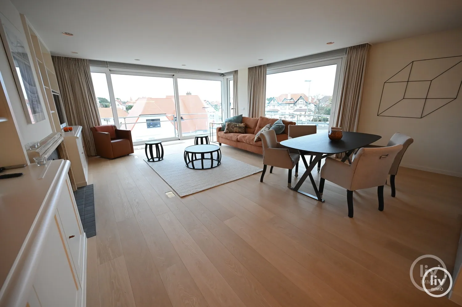 Appartement DE COIN magnifique, orienté SUD avec une terrasse, bénéficiant d'une VUE OUVERTE, très bien situé au Kustlaan, près de la digue au Zoute.