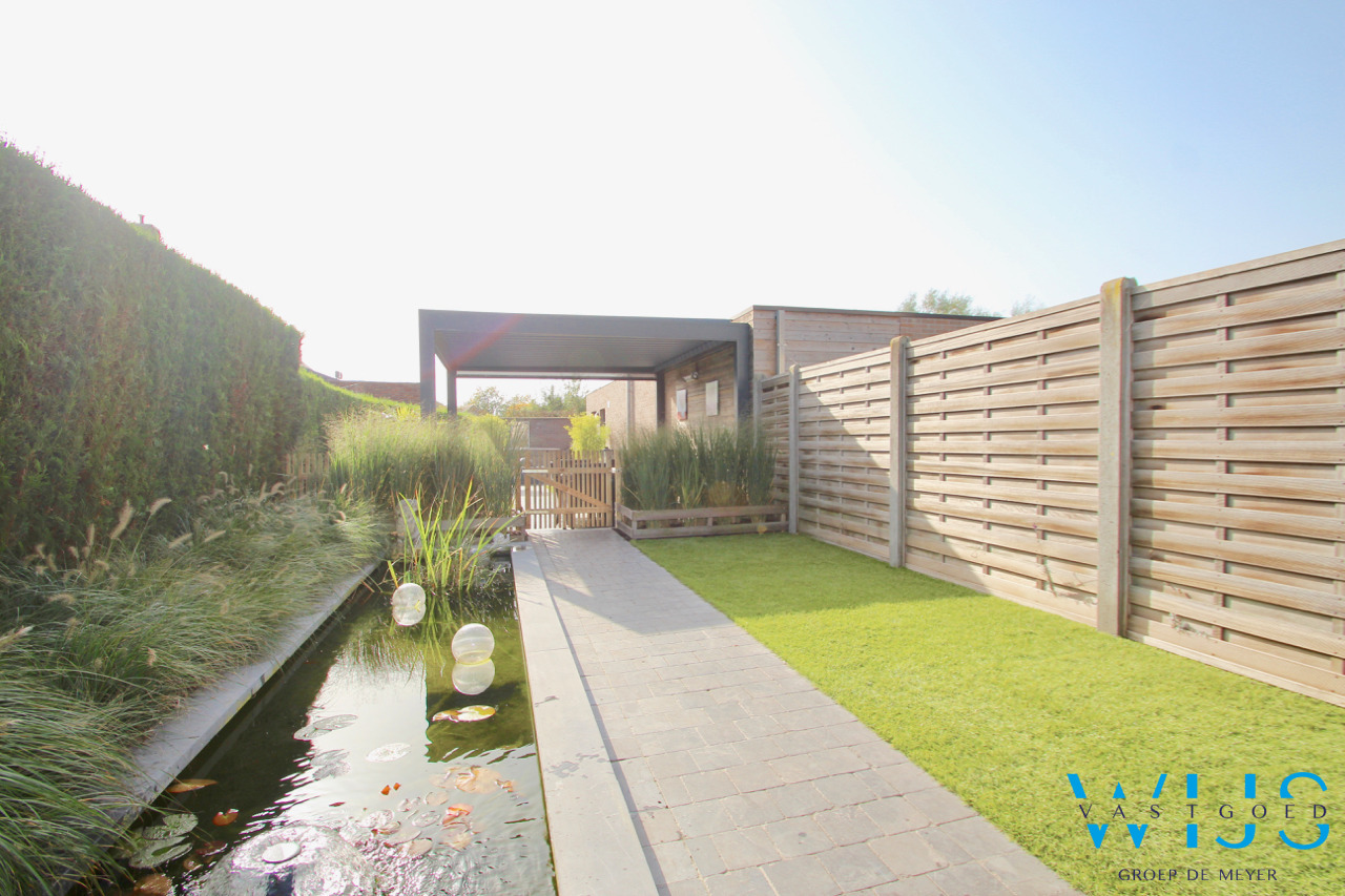 Zeer ruim &amp; recent woonhuis hartje ERTVELDE ! 