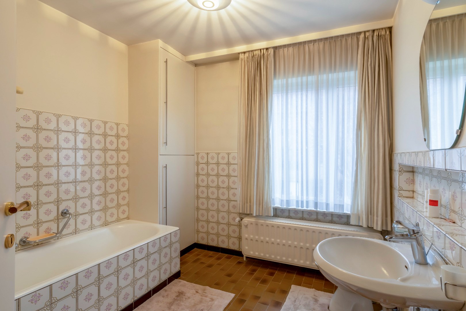 VERKOCHT --- HOB met garage en tuin te Mariakerke 