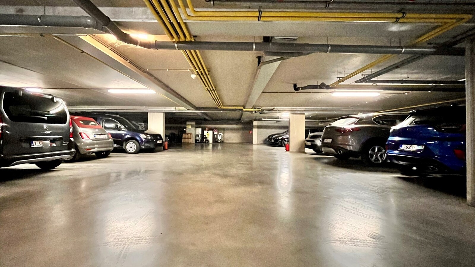 INVESTERING - 4  ondergrondse autostaanplaatsen TE KOOP! 