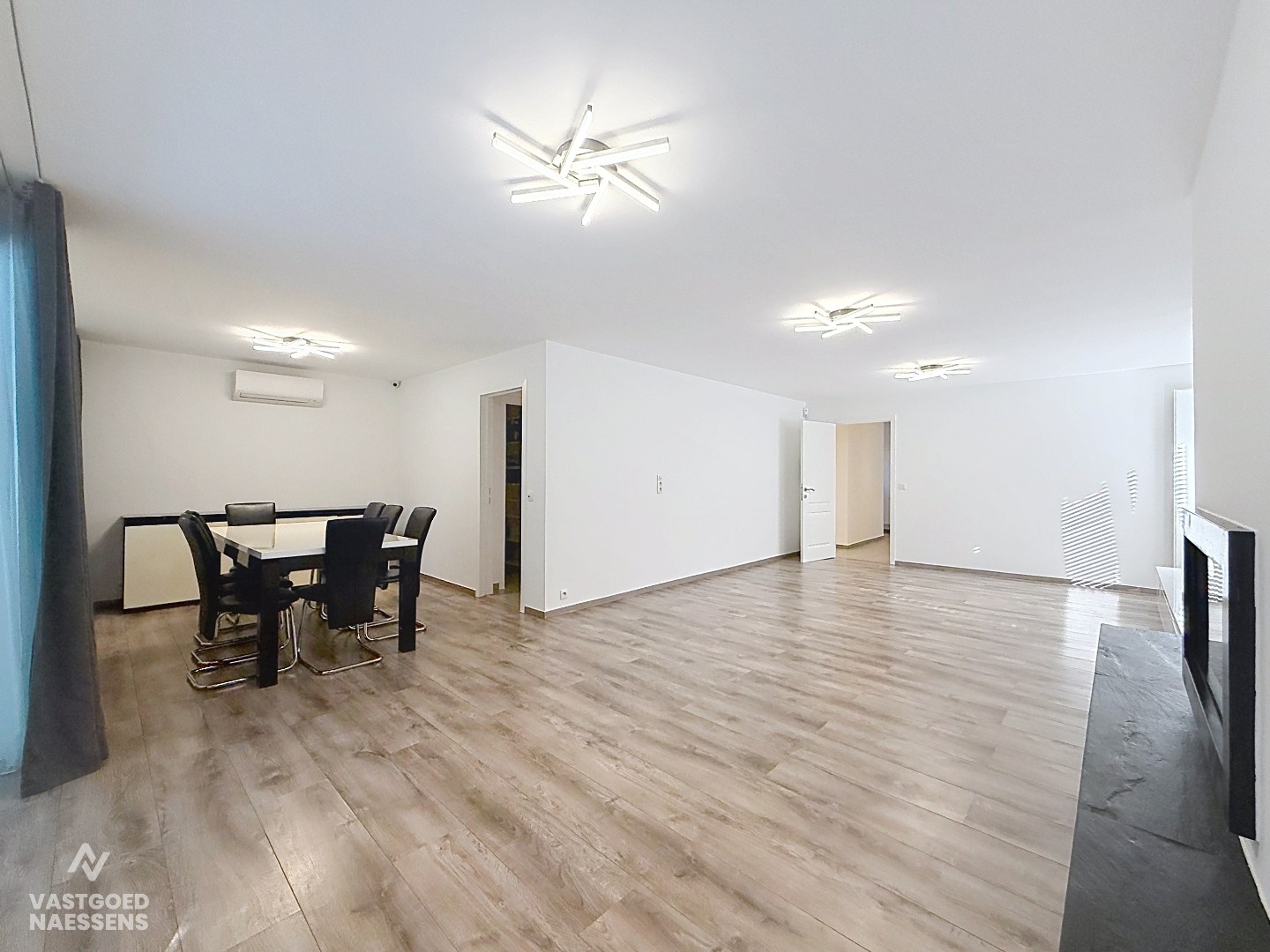 RUIME BUNGALOW MET TUIN EN GARAGE 