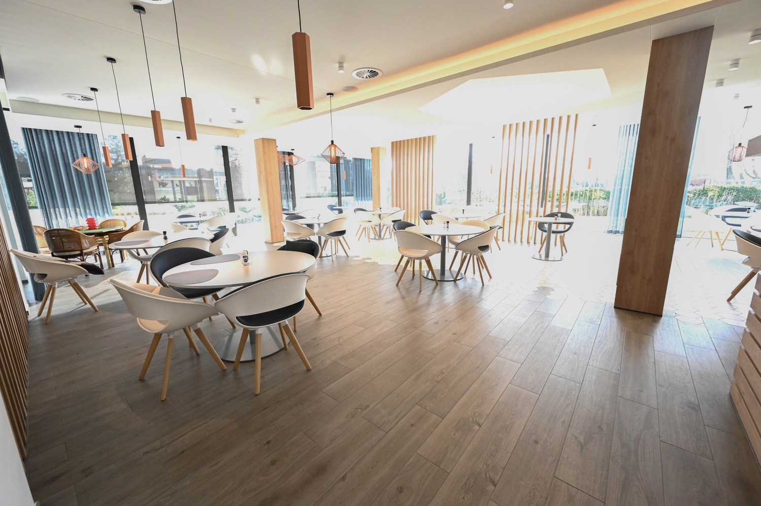 Appartement- MEUBLE - Appartement lumineux avec une chambre à coucher près de l'avenue du roi - Lippenslaan dans la résidence Cypres. 