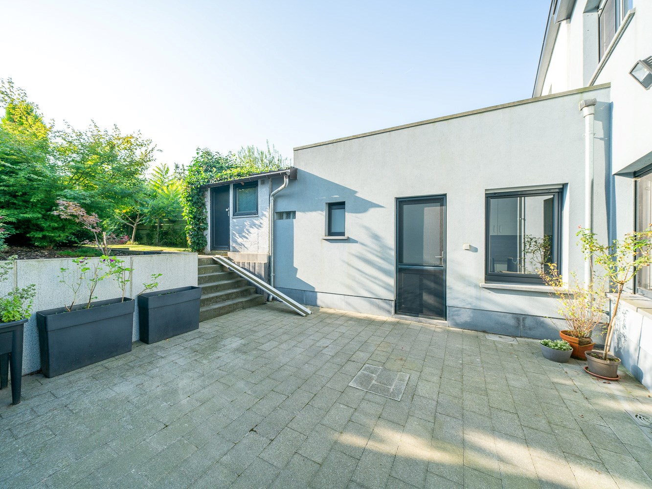 Volledige gerenoveerde 3-gevel woning 