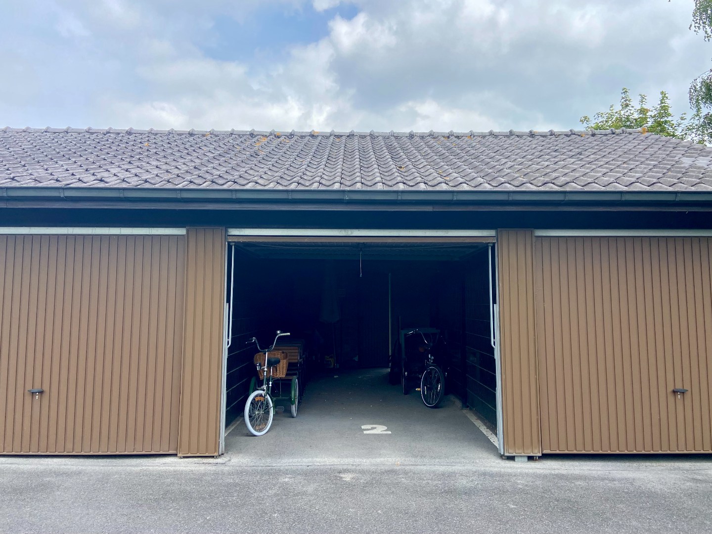 Gelijkvloers appartement met 2 slaapkamers, garage en groot terras op centrale ligging! 
