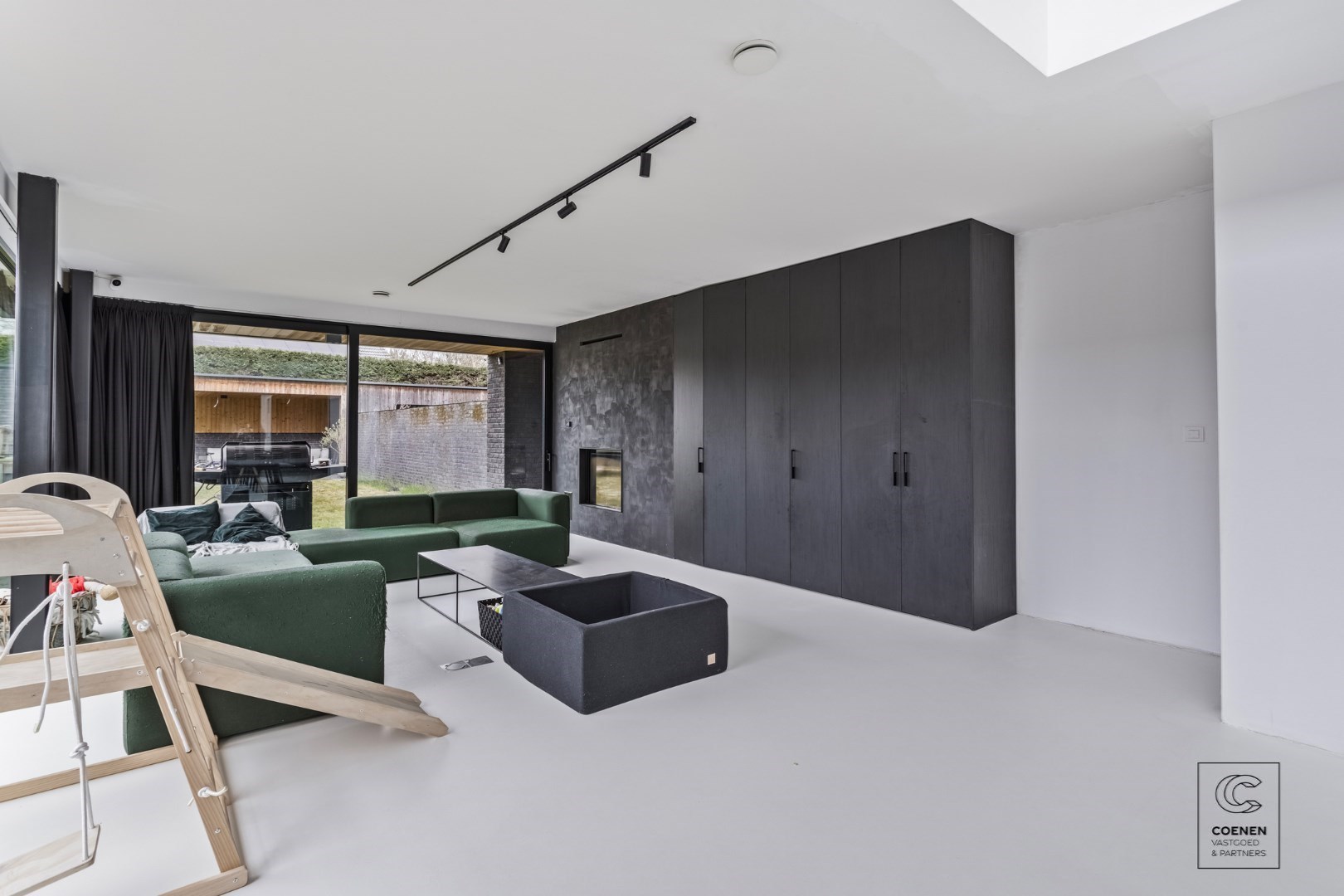 Prachtig verder af te werken HOB van 320 m² in een doodlopende straat! 