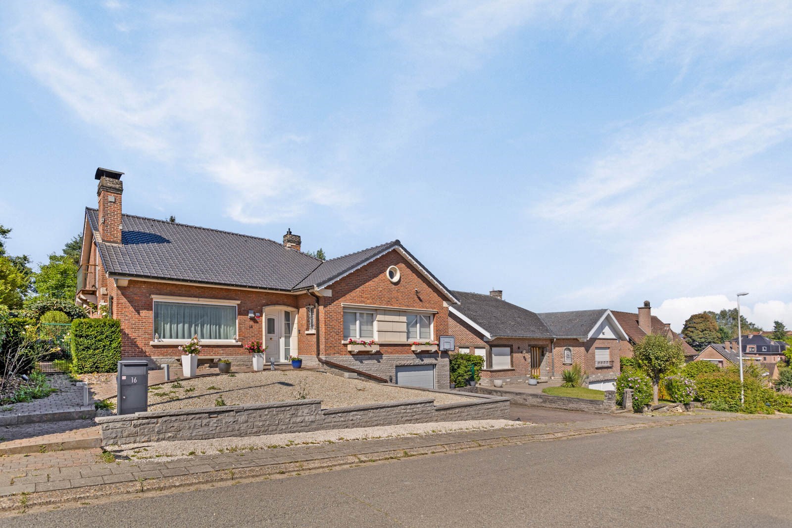 WONING met 4 kamers + bureau + dubbele garage 1640 SINT-GENESIUS-RODE 