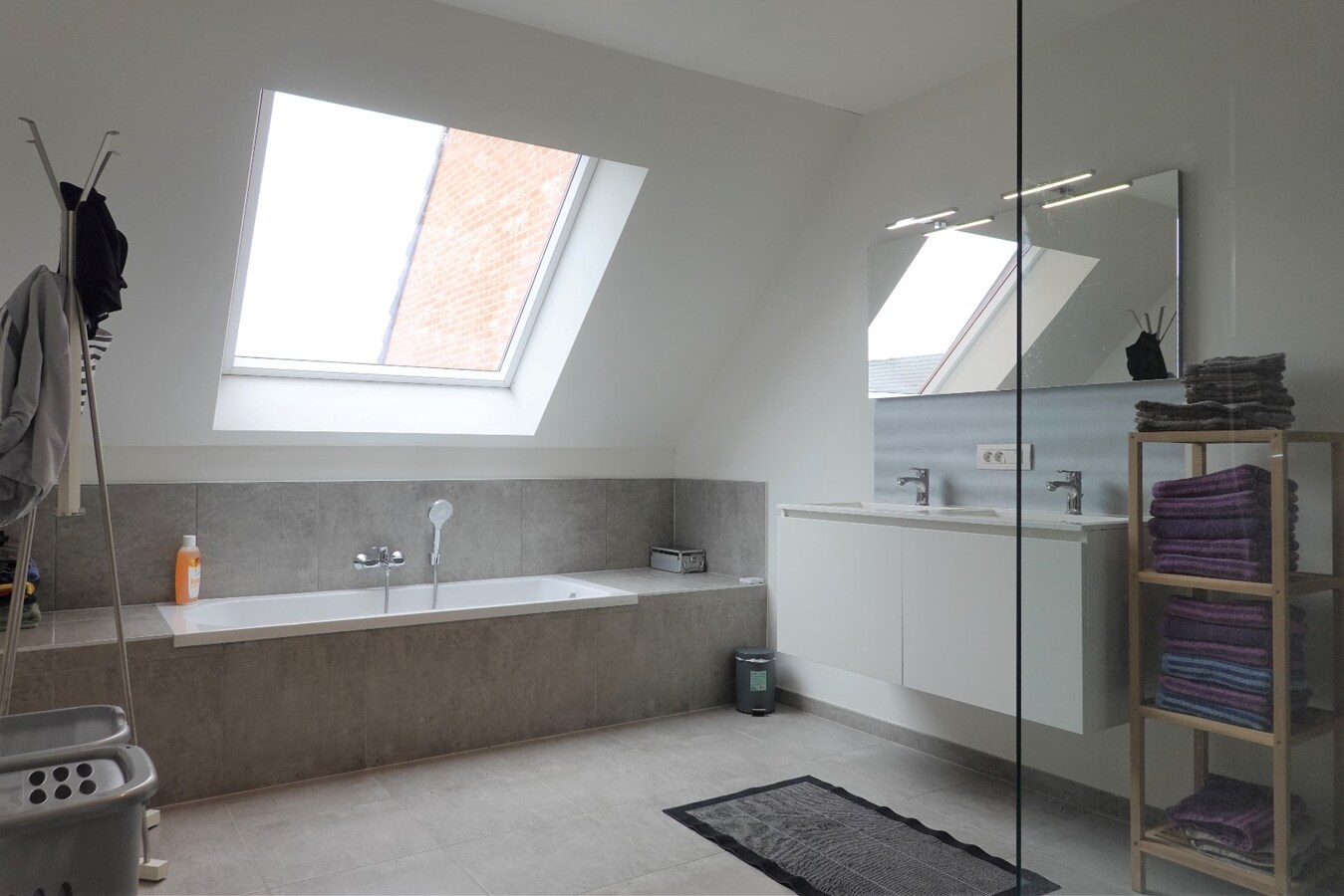 Halfopen nieuwbouw met inpandige garage 