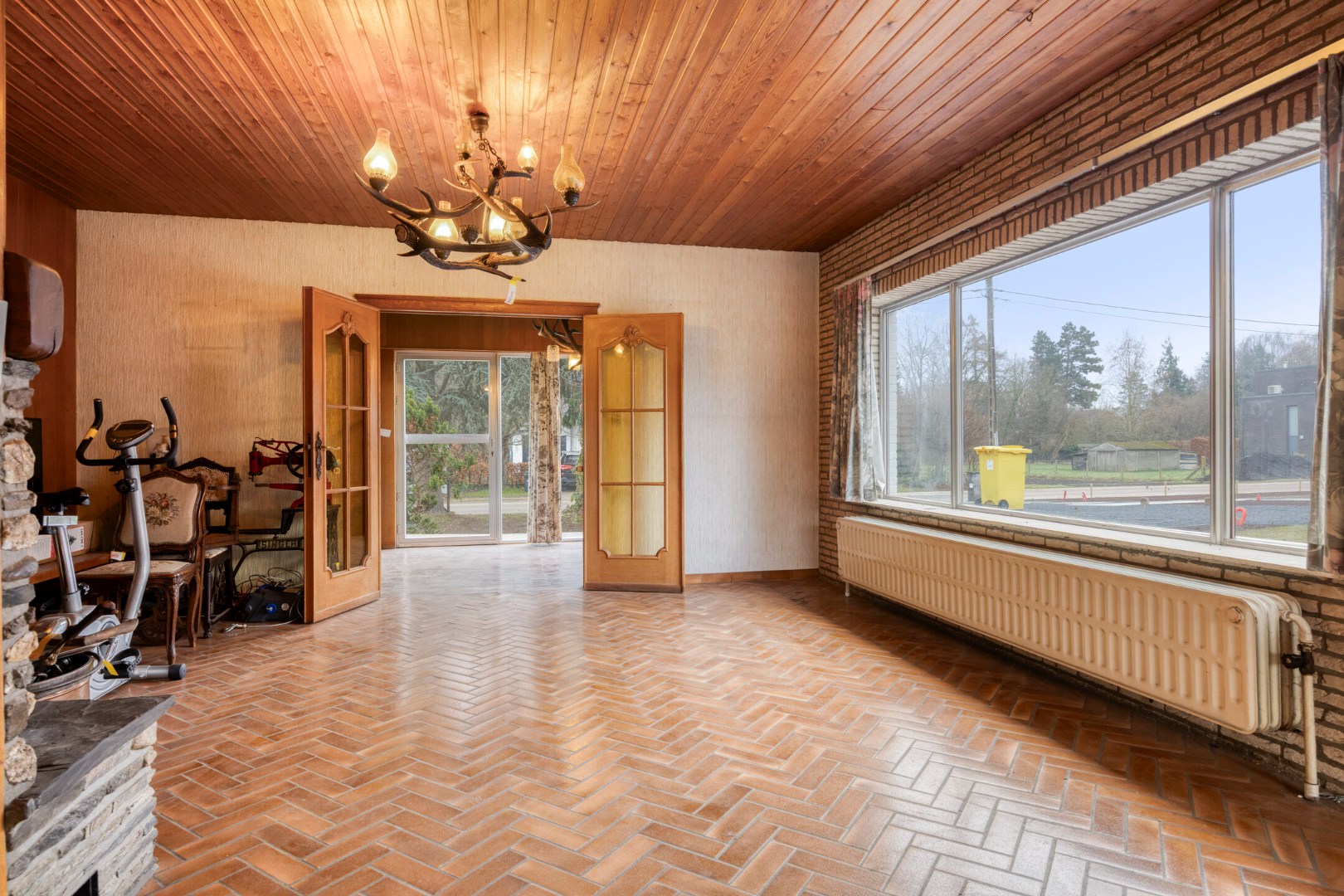 Open bebouwing met 3 slaapkamers, ruime garage op een perceel van 9a 62ca– EPC 596 kWh/m² - bewoonbare opp. 218 m² 