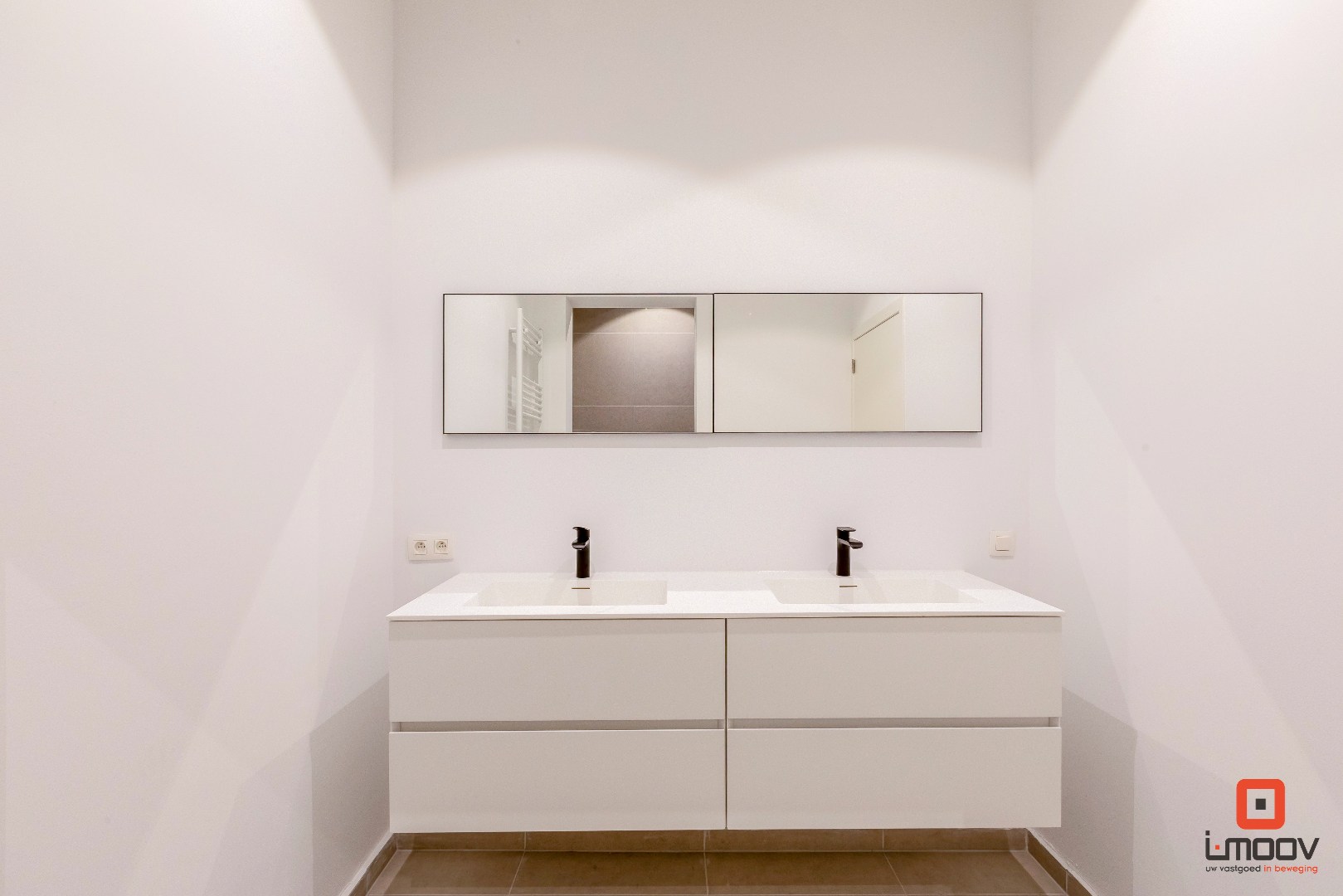 Instapklare tweeslaapkamer duplex met groot terras in de Nieuwpoortsesteenweg, Oostende 