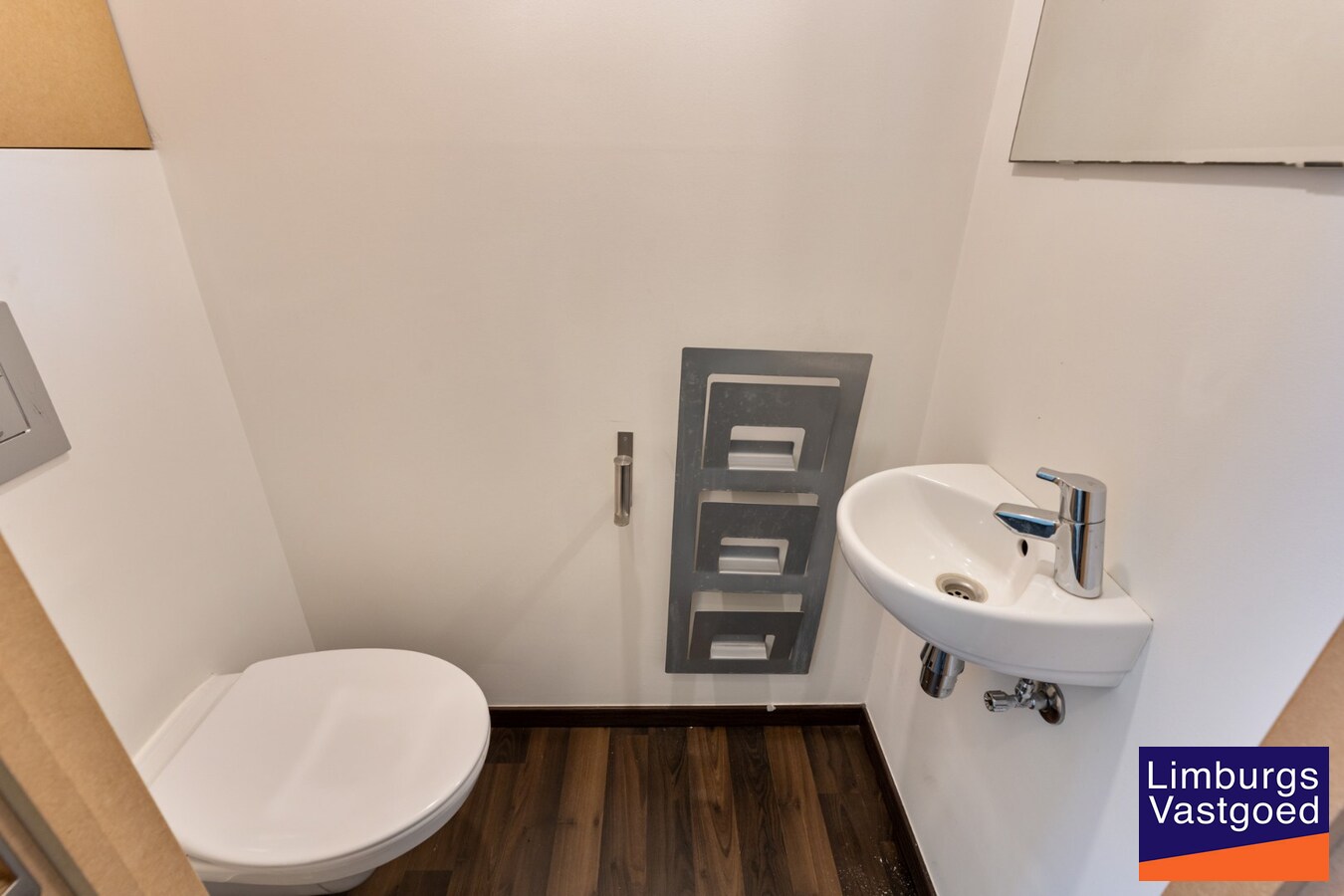 Handelspand, 150m², met 1-slaapkamerappartement op topligging in het centrum 