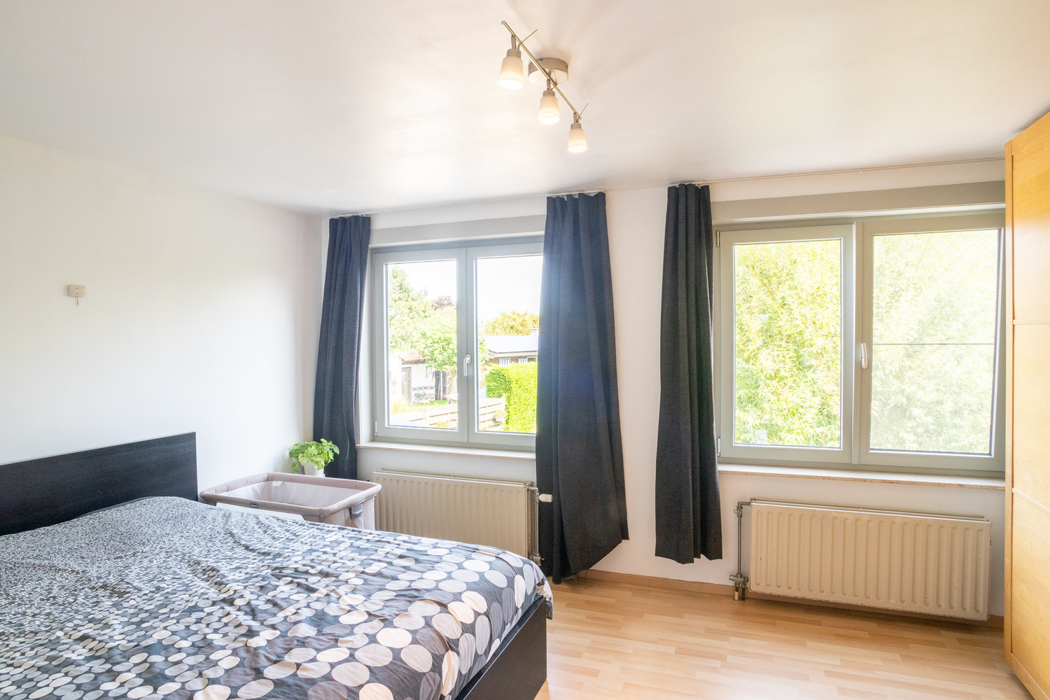 Ruime, landelijk gelegen en instapklare bel-étage met grote tuin 