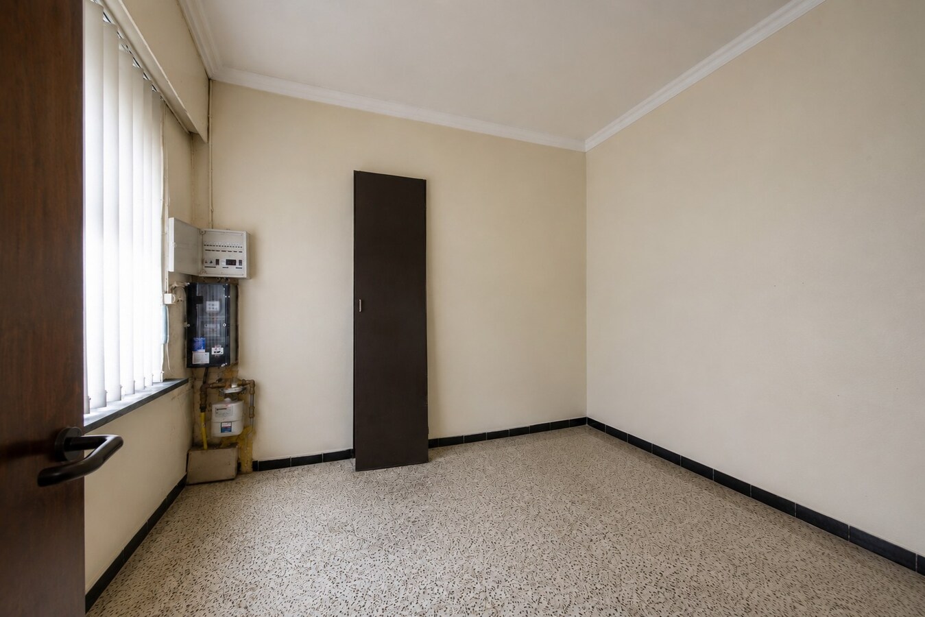 Volledig te renoveren woning met 3 slaapkamers op een toplocatie in het centrum van Sint-Niklaas! 