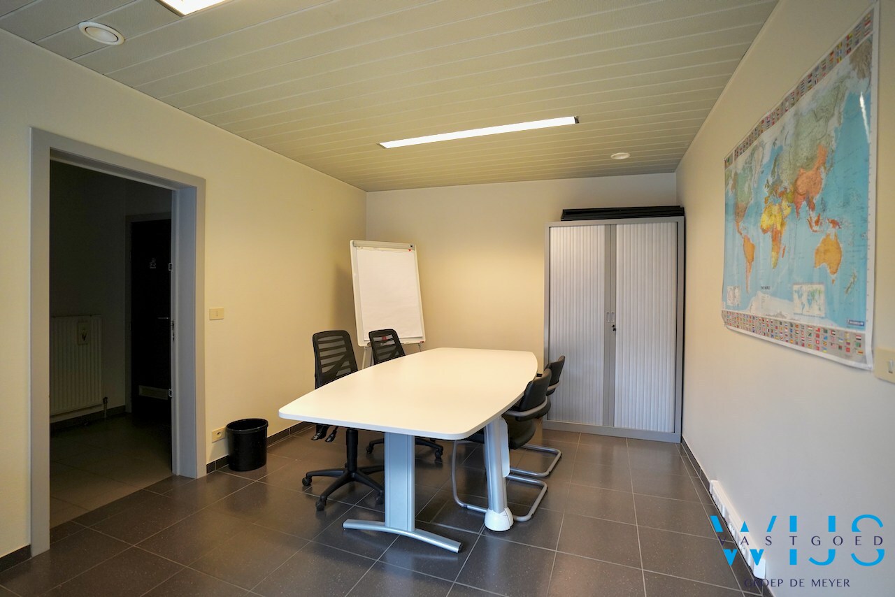 Volwaardig handelspand te Oosteeklo ! 