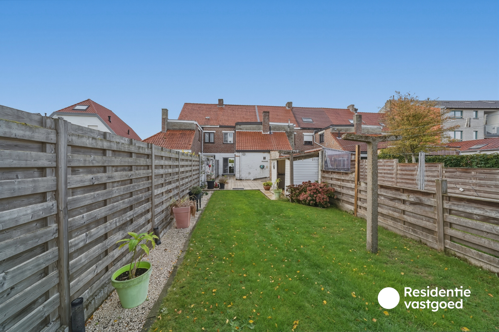 Gezellige woning met diepe tuin en 3 kamers nabij centrum Oudenburg 