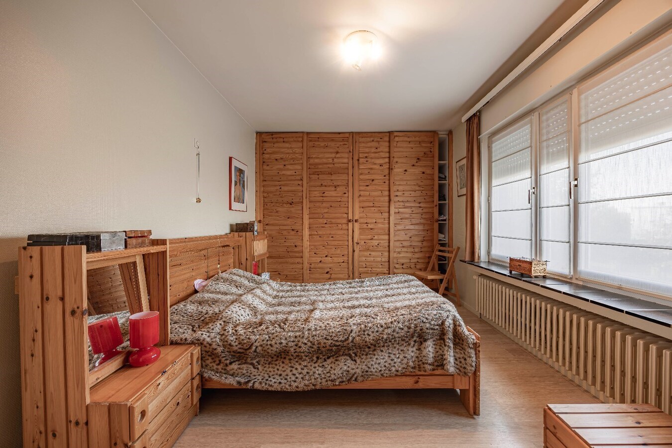 Stevig gebouwde gezinswoning met garage op zonovergoten perceel 