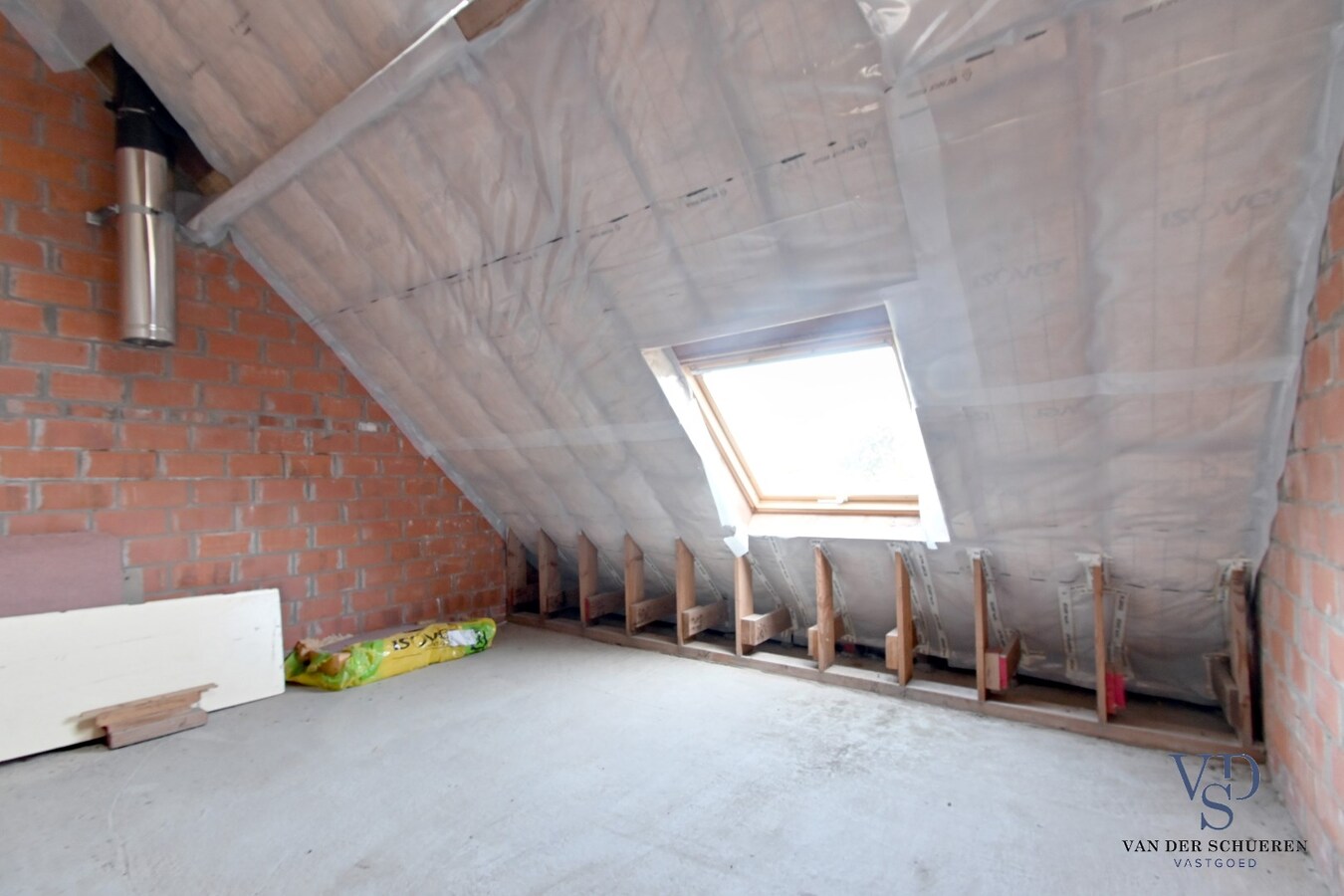 Eigentijdse woning (nog af te werken) te Vurste. 