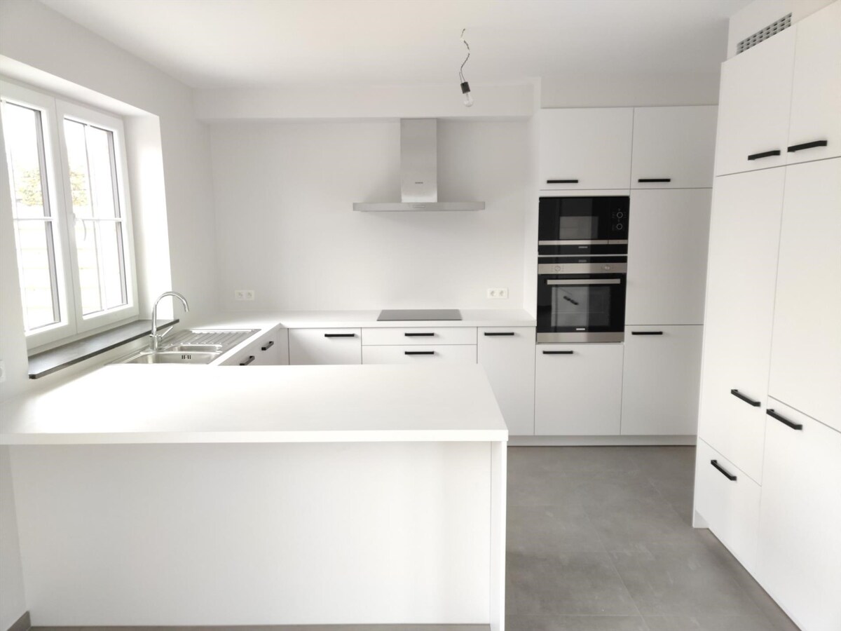 Nieuwbouwwoning met 4 slaapkamers en tuin 